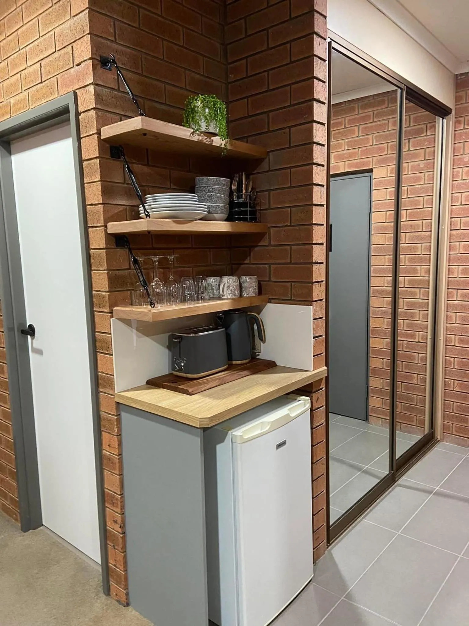Kitchen or kitchenette in Ashleigh Court Motor Inn