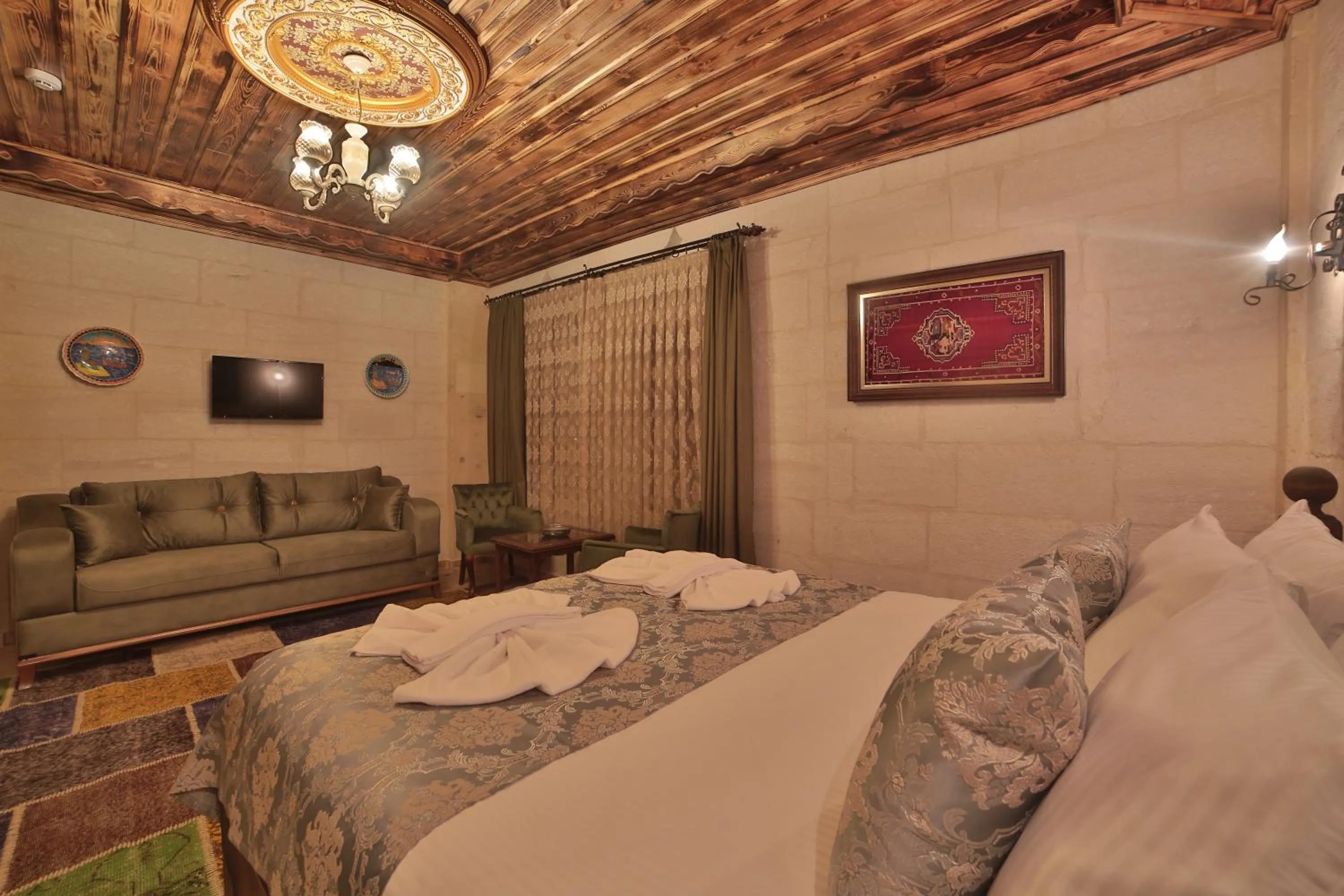 Bed in Caravanserai Inn Hotel