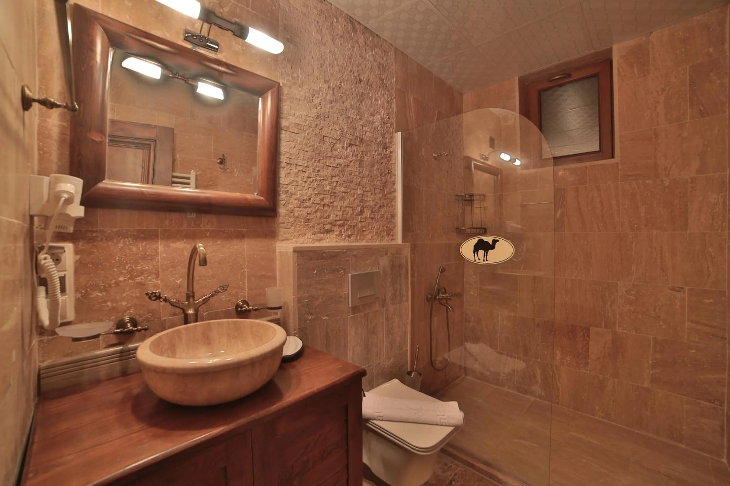Shower in Caravanserai Inn Hotel