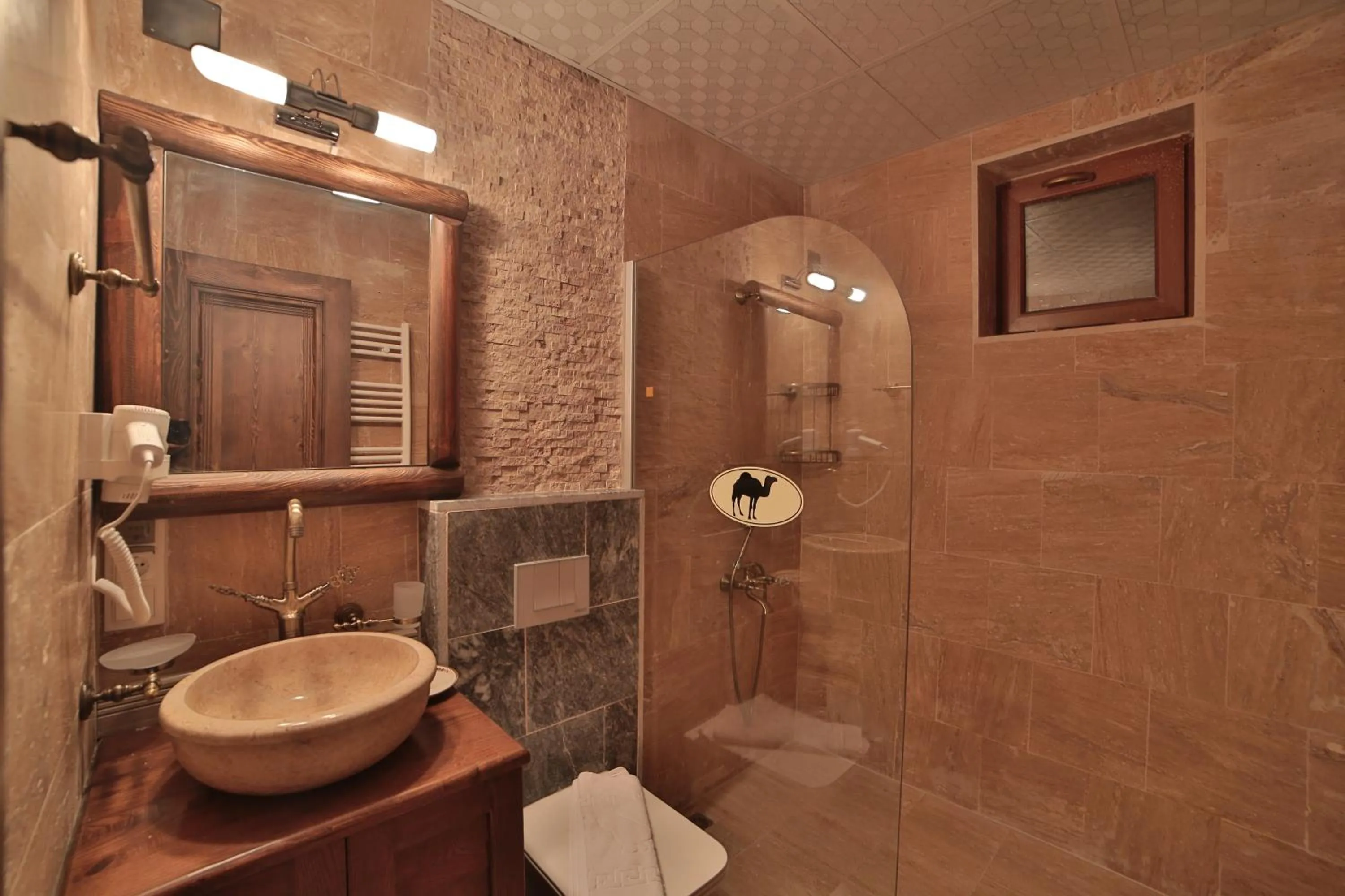 Shower in Caravanserai Inn Hotel