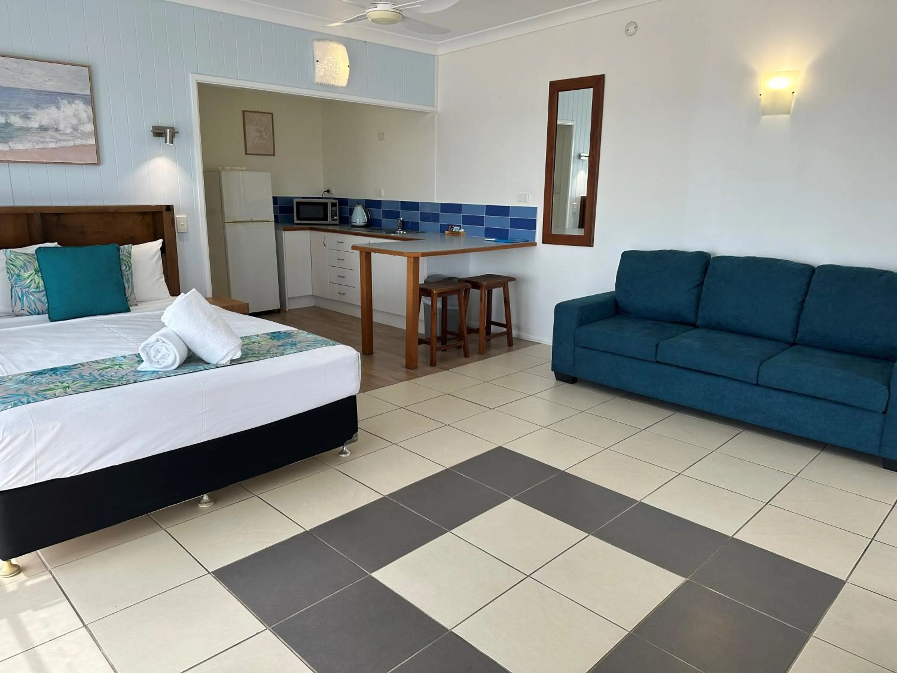 Bed in Cardwell Beachfront Motel