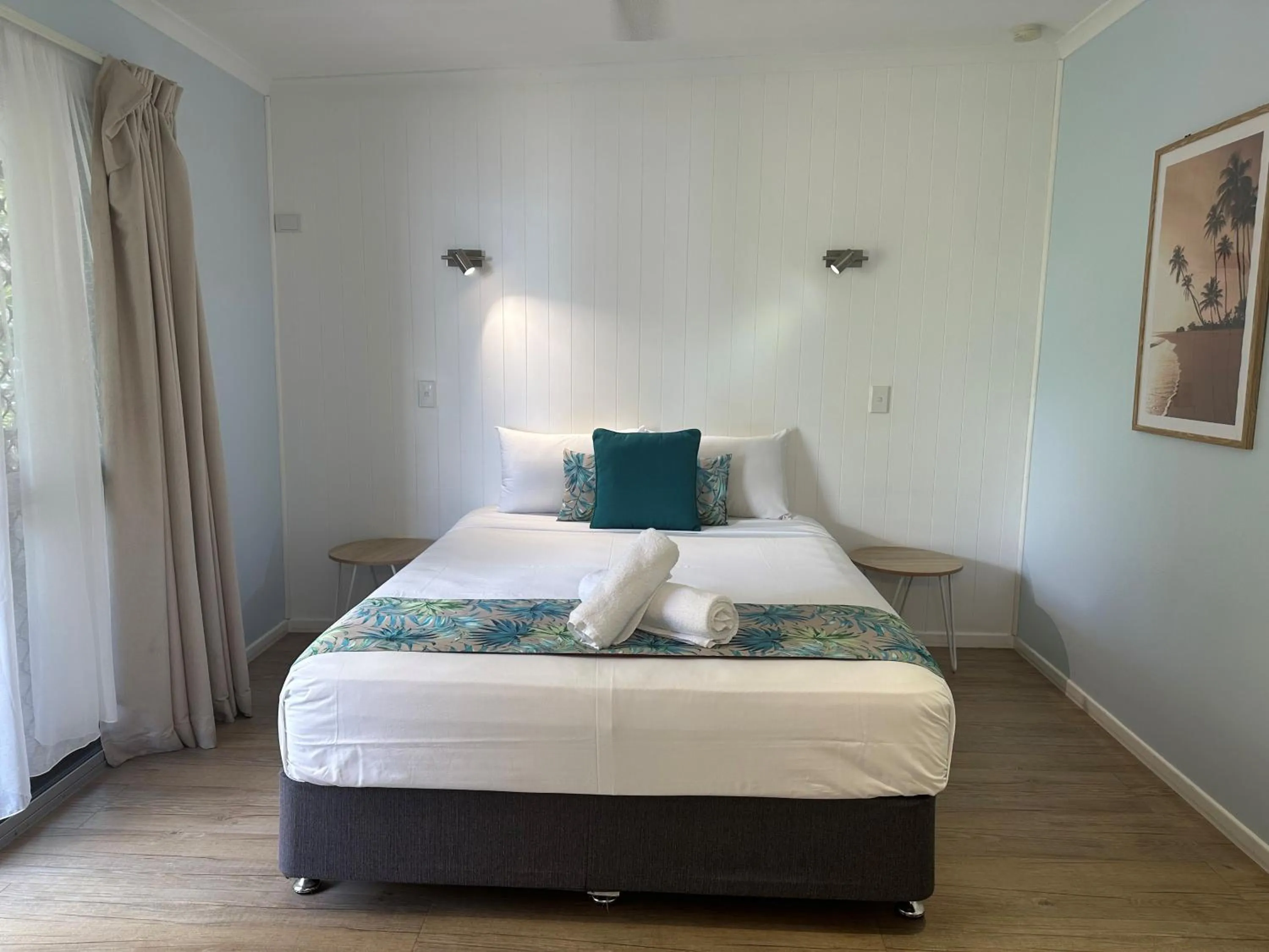 Bed in Cardwell Beachfront Motel