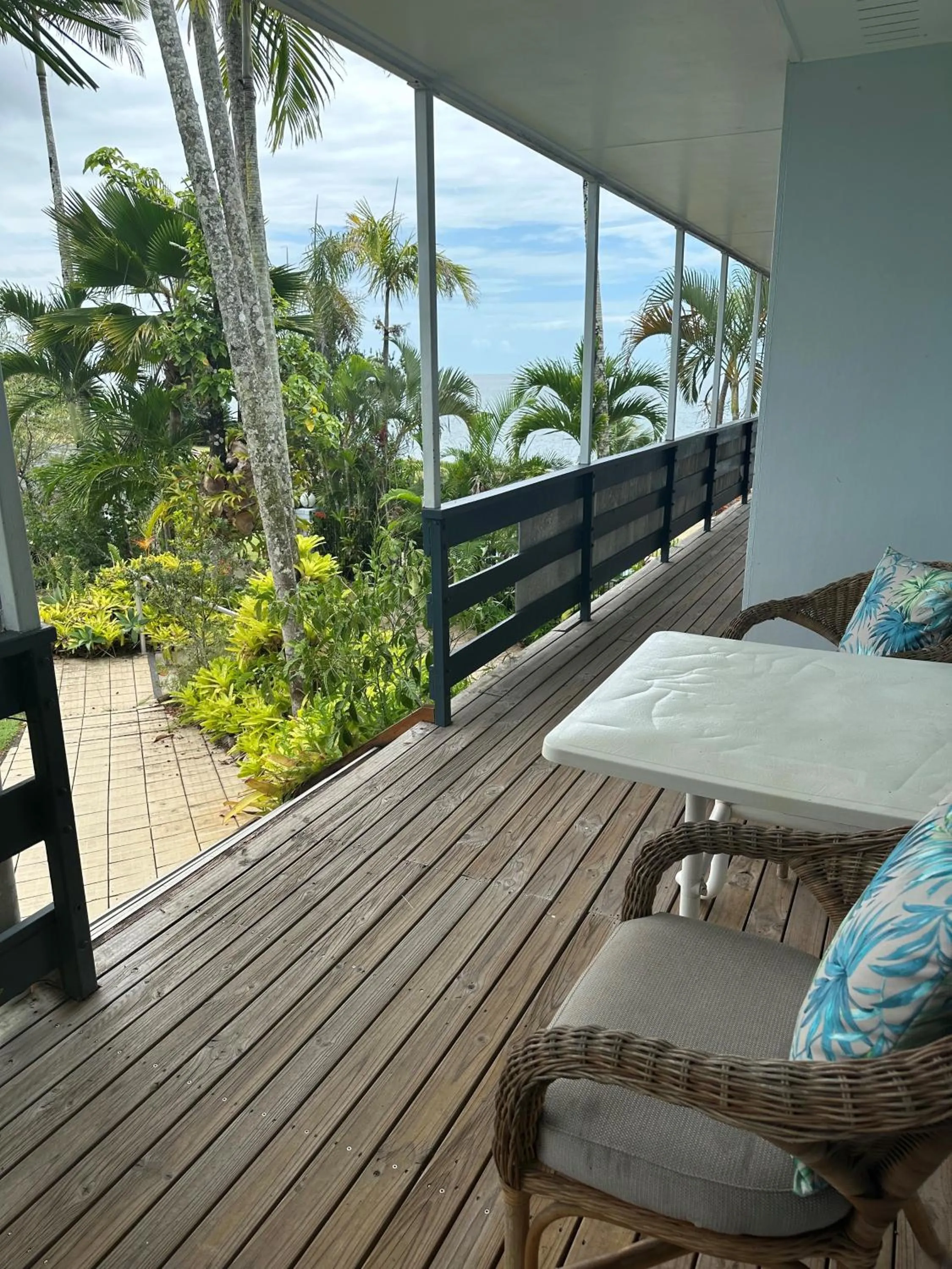 Cardwell Beachfront Motel