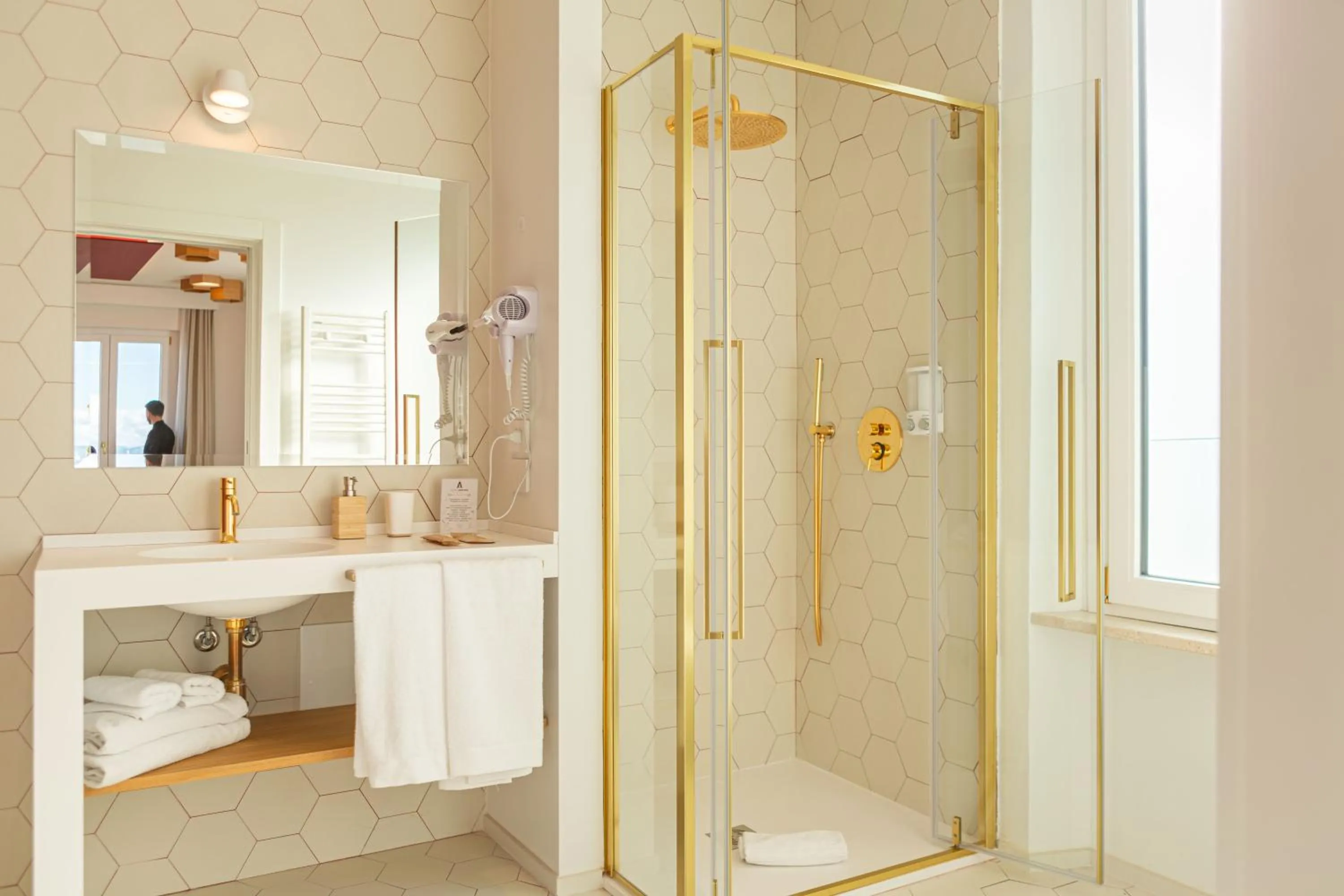 Shower in Hotel Aristeo