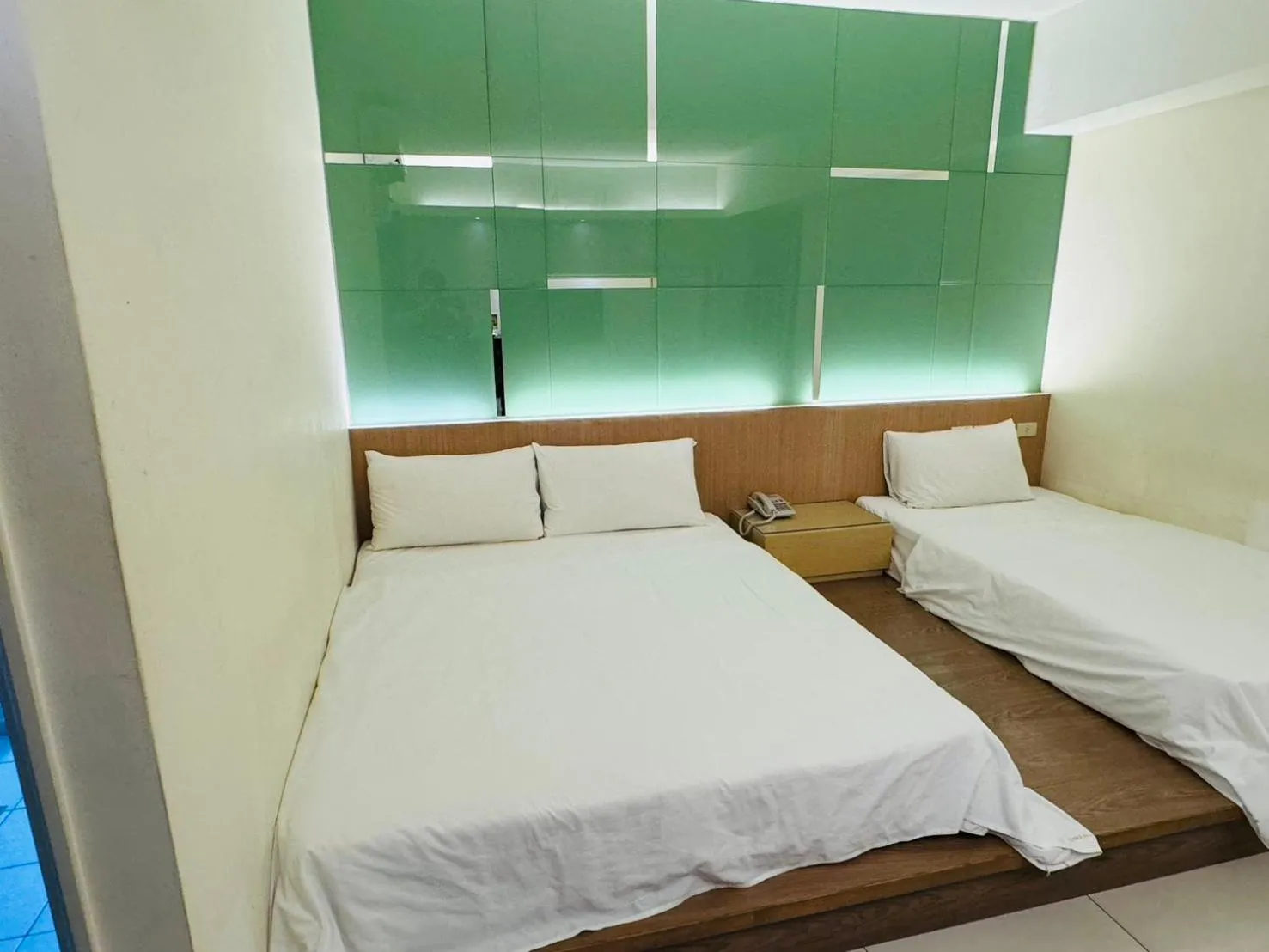 Photo of the whole room, Bed in Kiwi Express Hotel - Kaohsiung Station