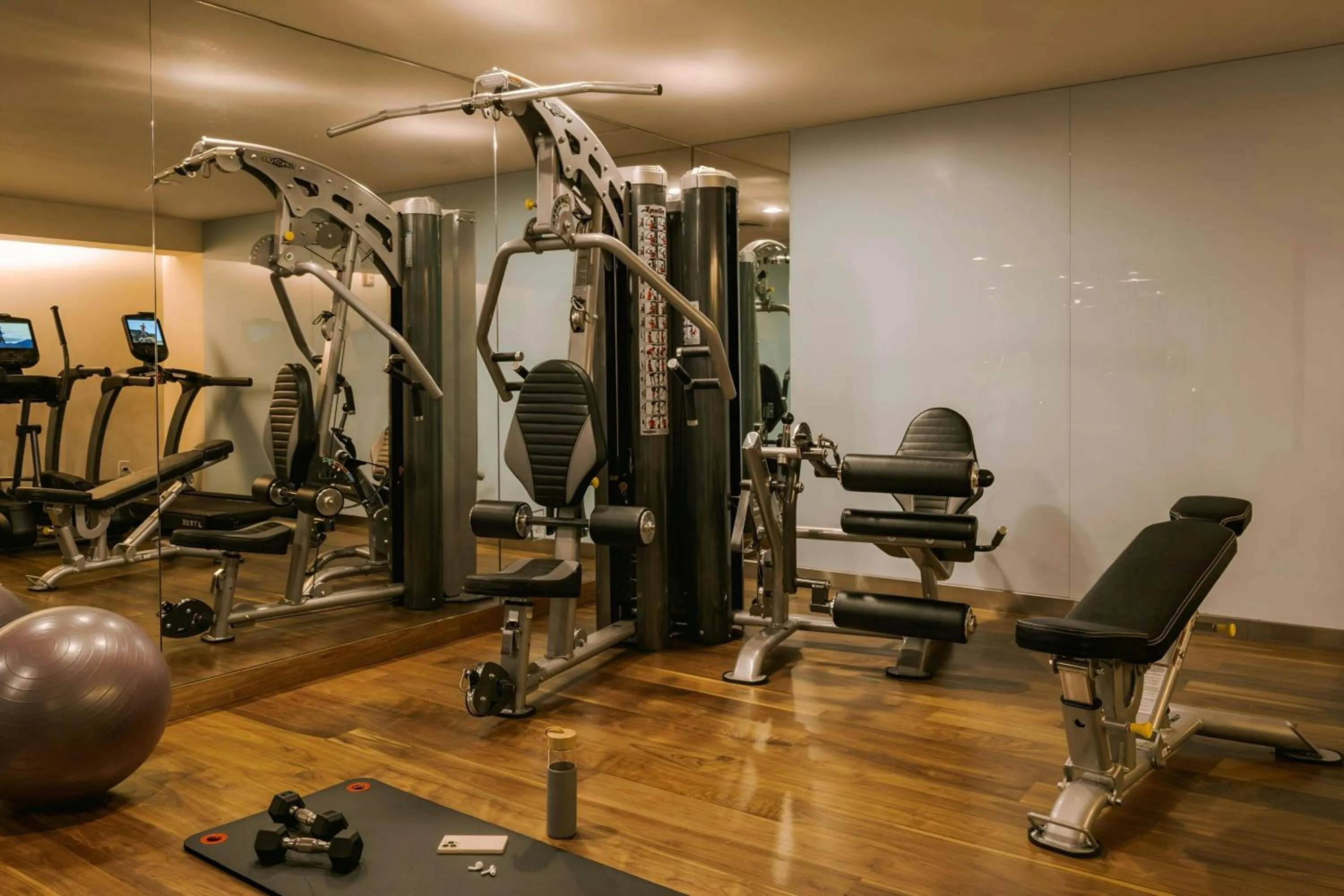 Fitness centre/facilities in Chambers Hotel Central Park South, Sonder by Marriott Bonvoy