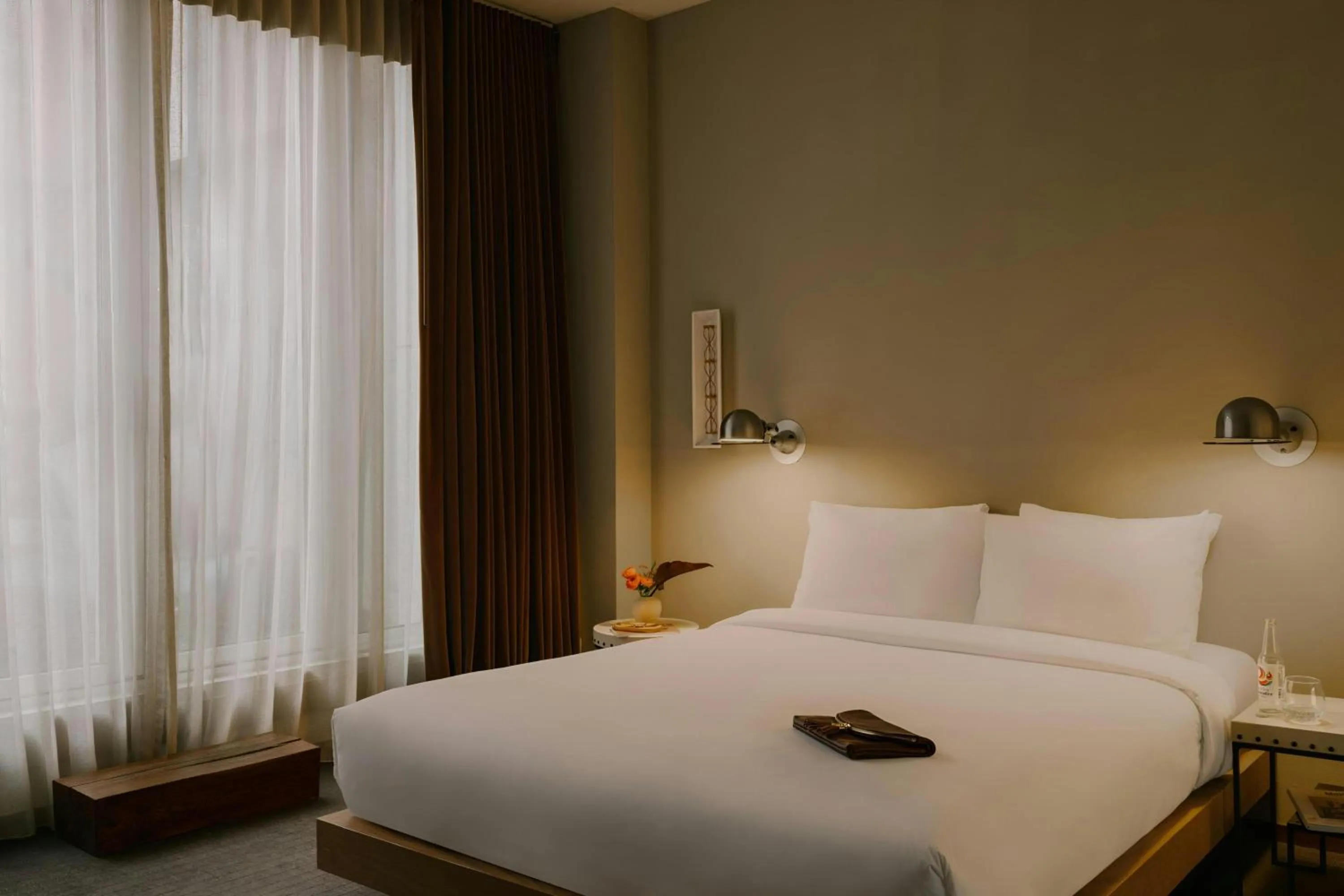 Bedroom, Bed in Chambers Hotel Central Park South, Sonder by Marriott Bonvoy