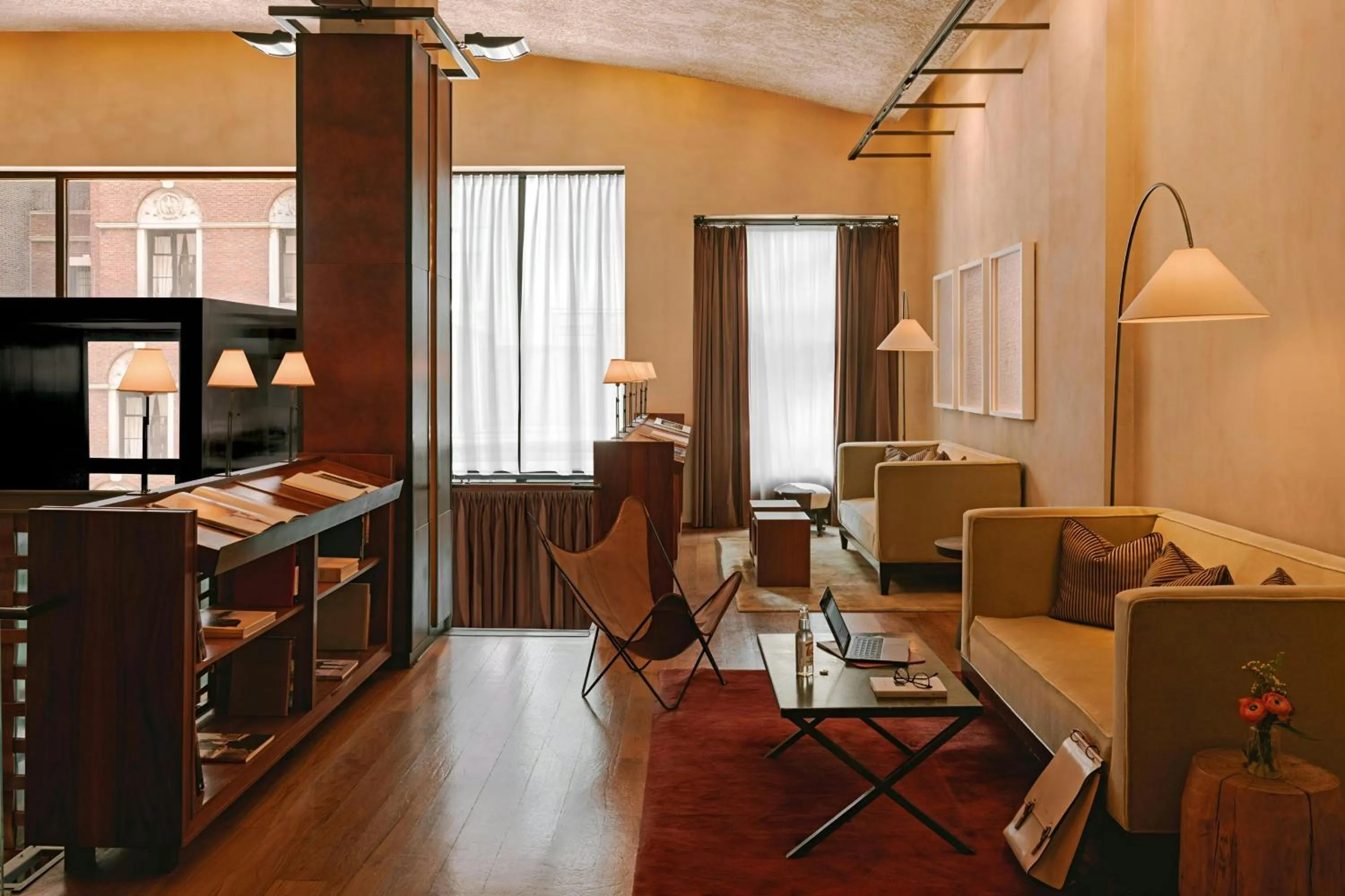 Lounge or bar in Chambers Hotel Central Park South, Sonder by Marriott Bonvoy