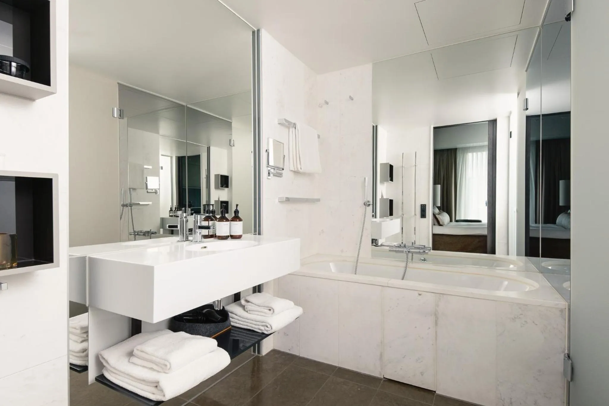 Bathroom in The Thief