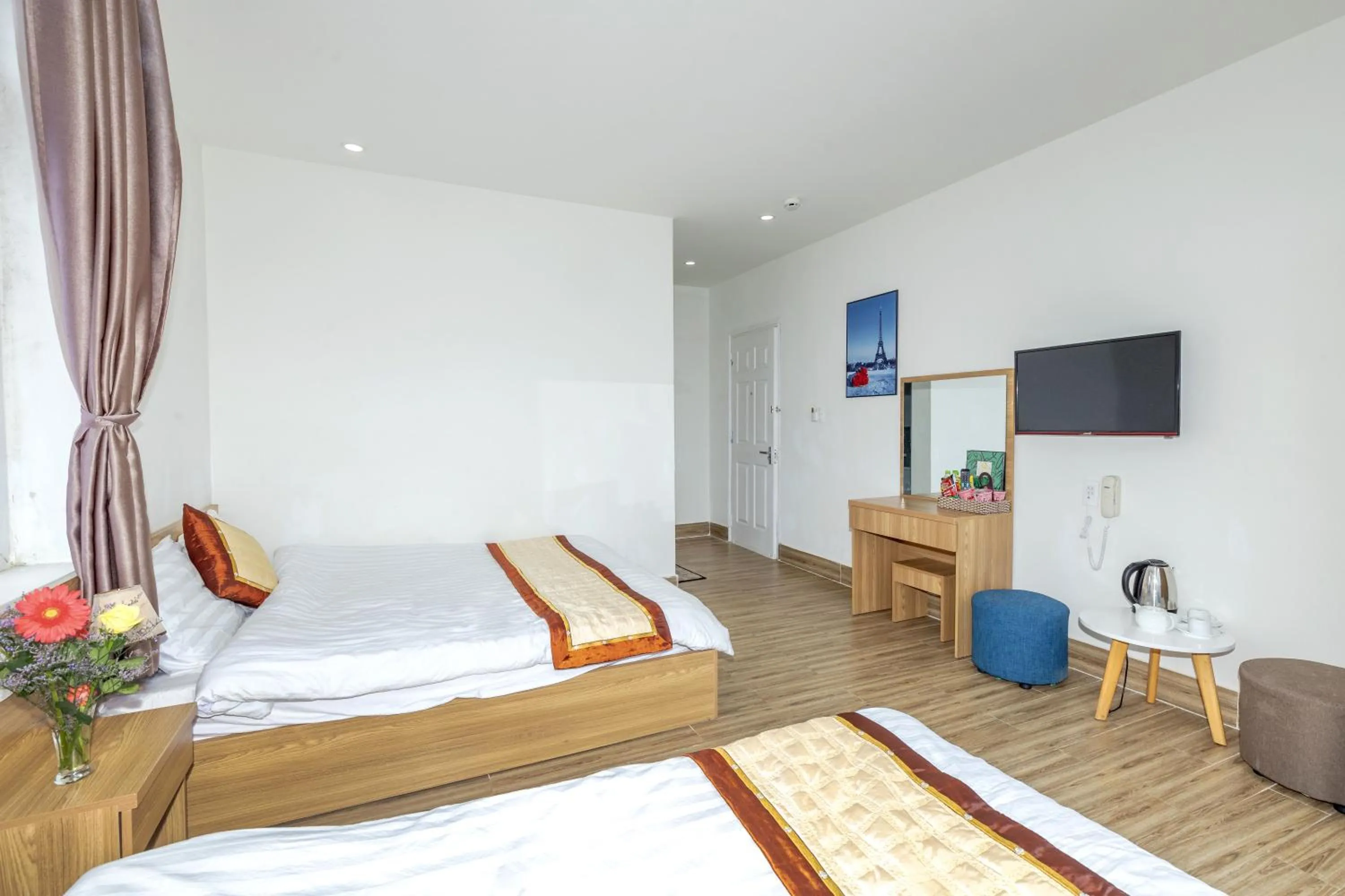 hair dresser, Bed in Lacami Dalat Hotel