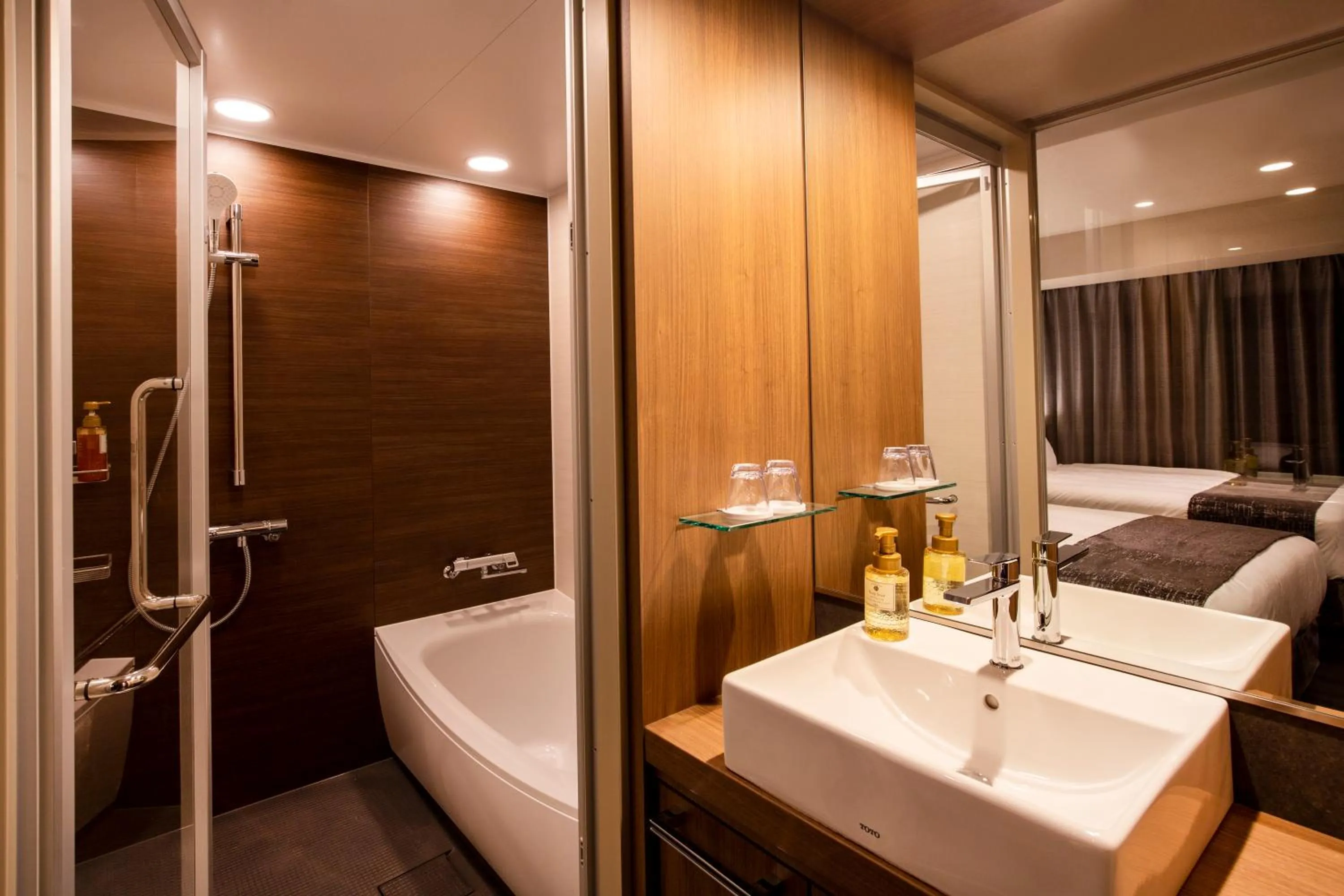 Bathroom, Bed in karaksa hotel grande Shin-Osaka Tower