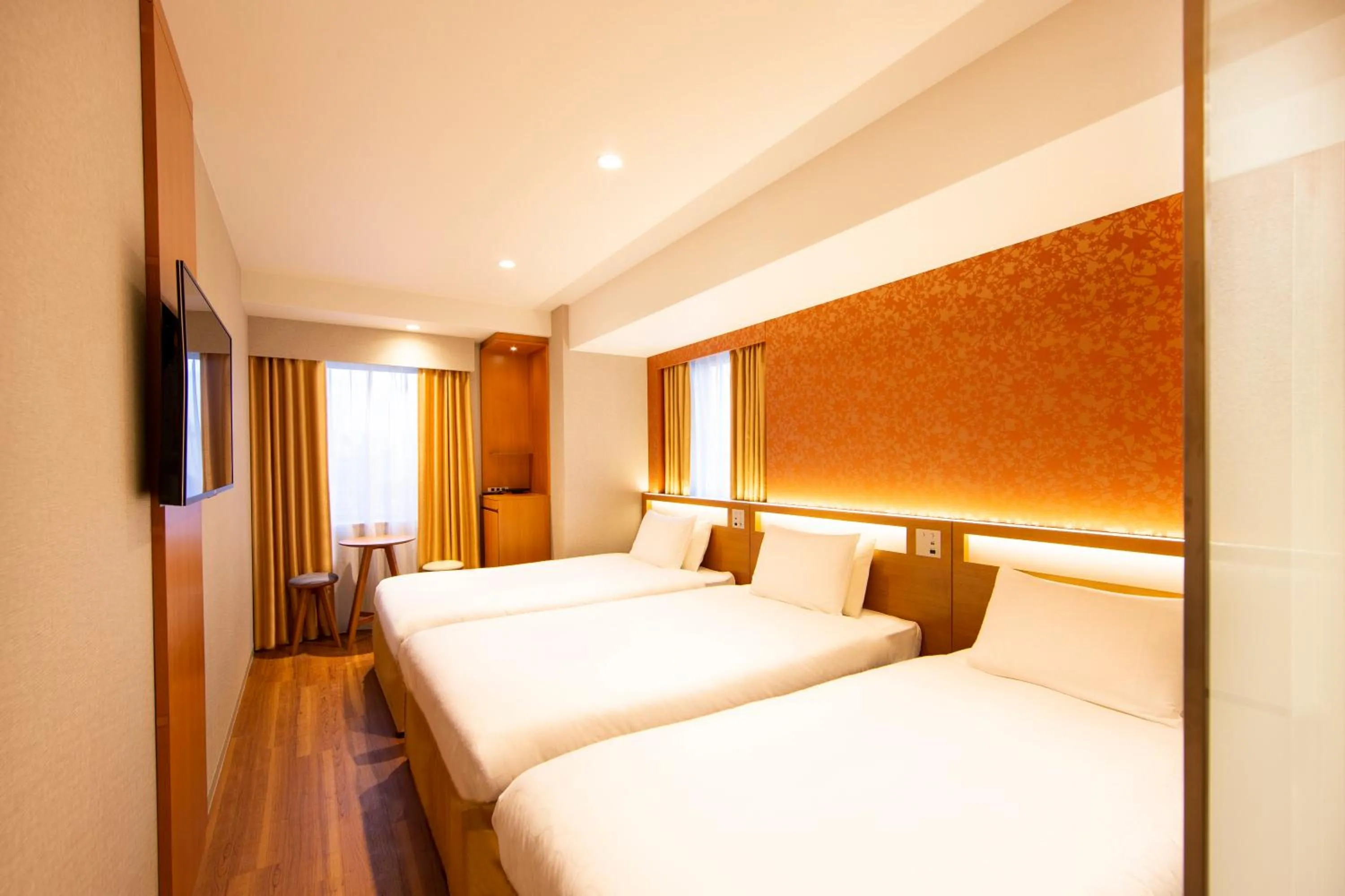 Bed in karaksa hotel grande Shin-Osaka Tower