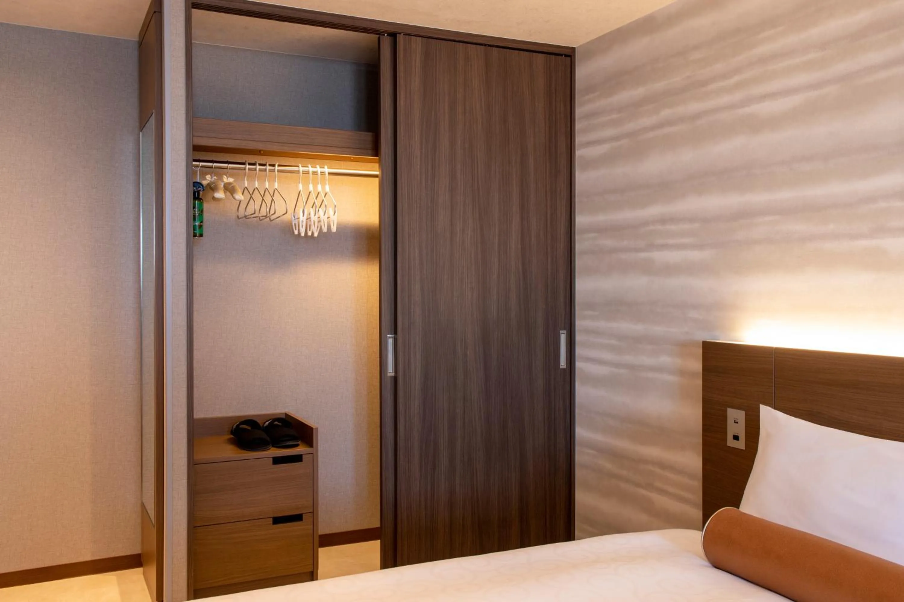 Photo of the whole room, Bed in karaksa hotel grande Shin-Osaka Tower