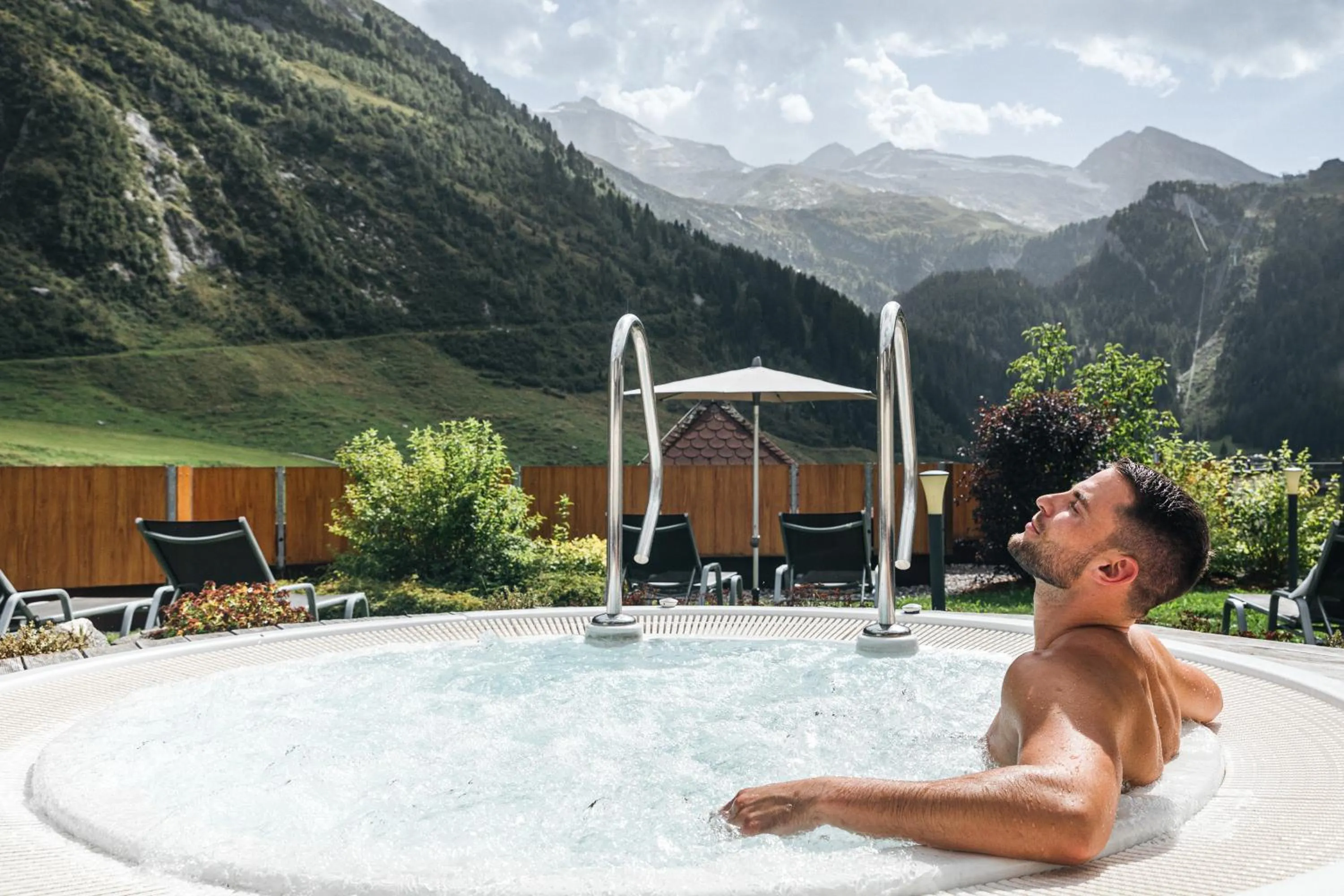 Pool view in Hotel Klausnerhof