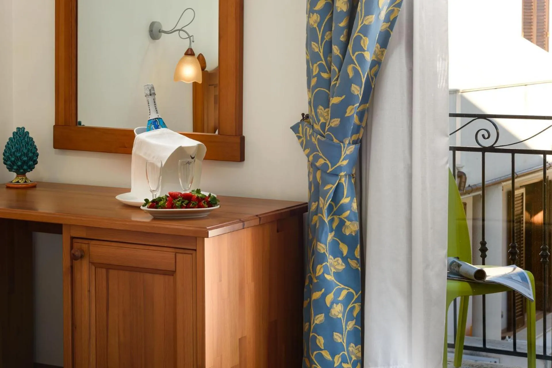 Decorative detail in La Meridiana Hotel