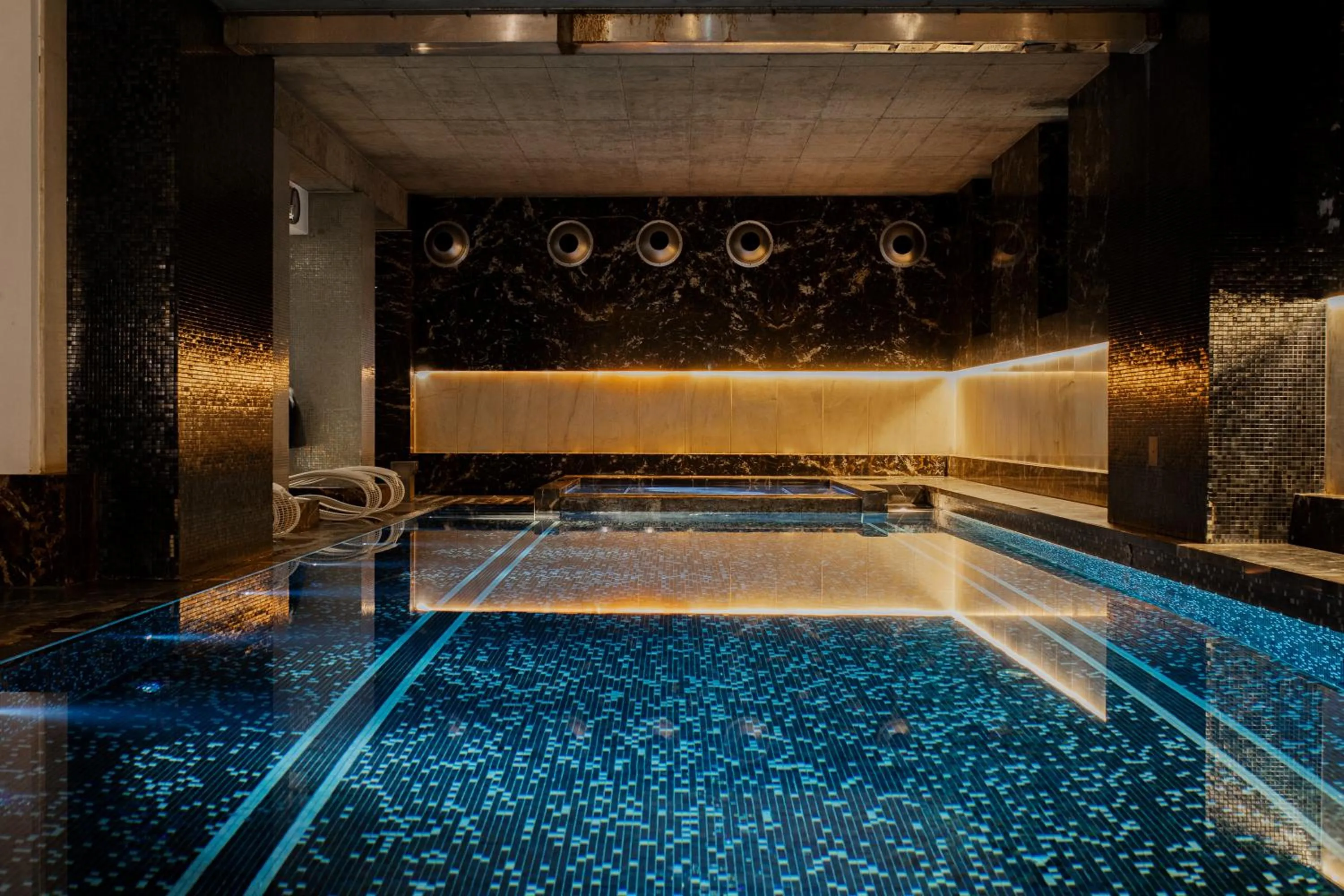 Swimming pool in Hotel Monopol