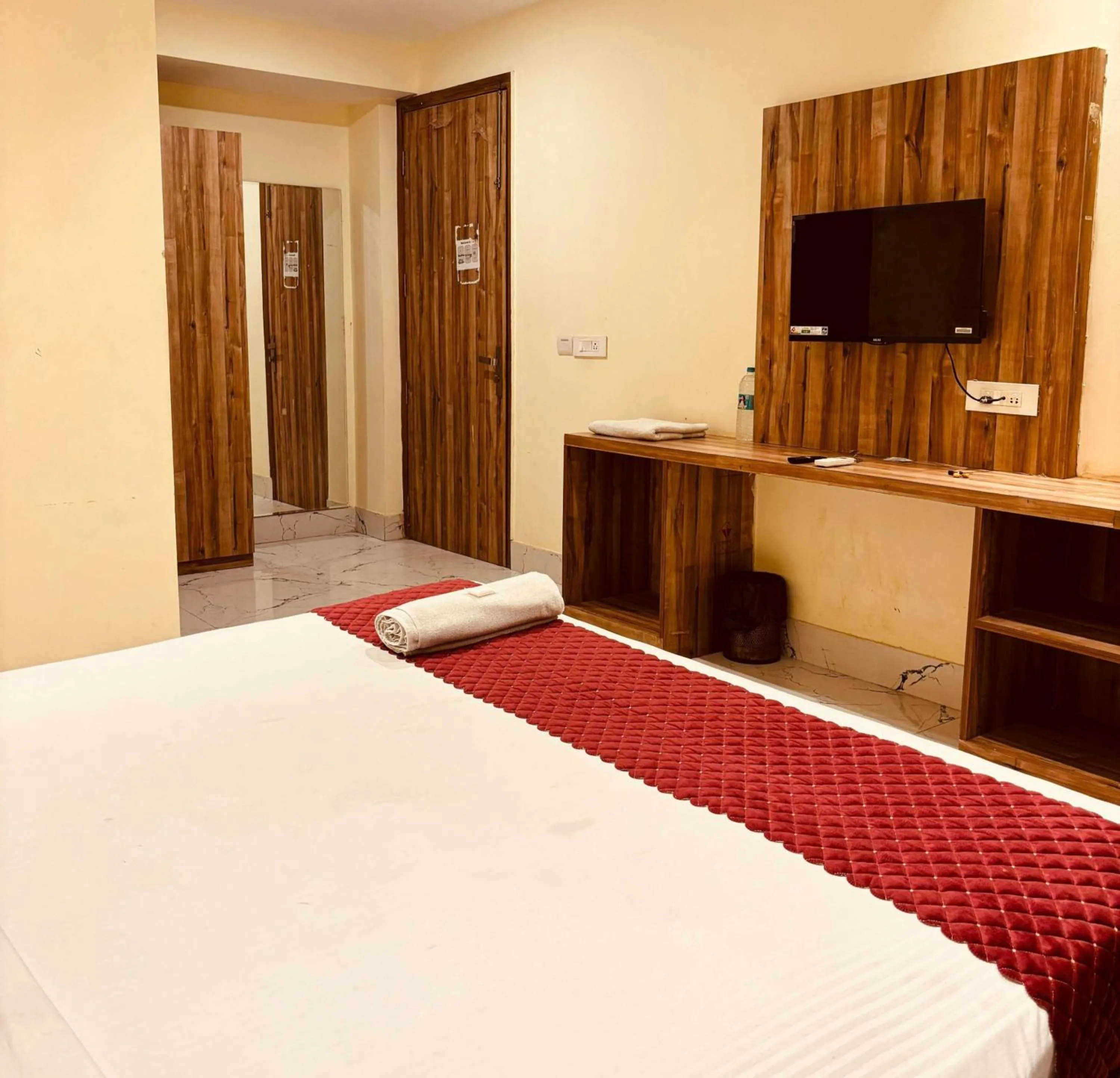 Bedroom, Bed in Hotel O Brent wood