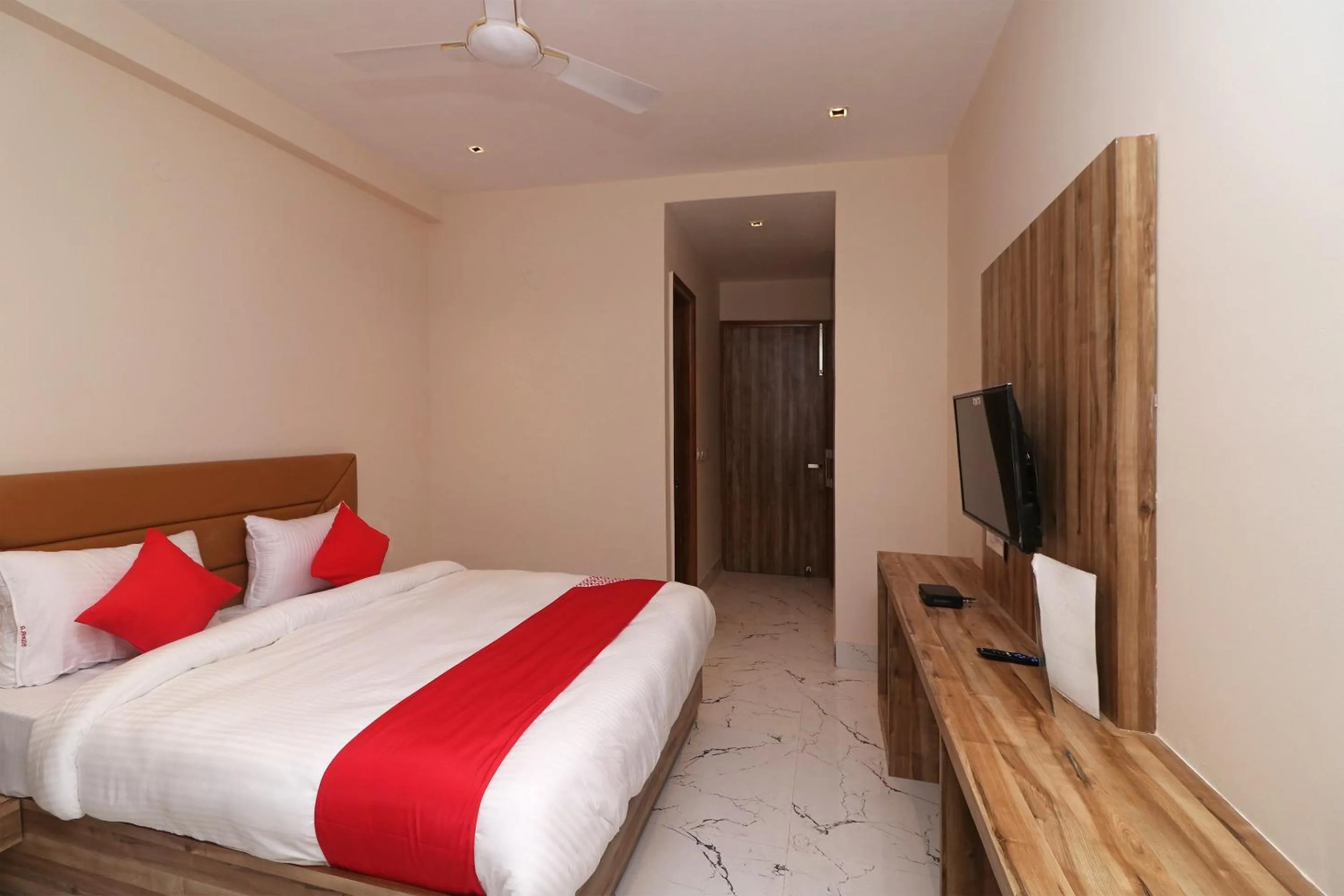 Lobby or reception, Bed in Hotel O Brent wood