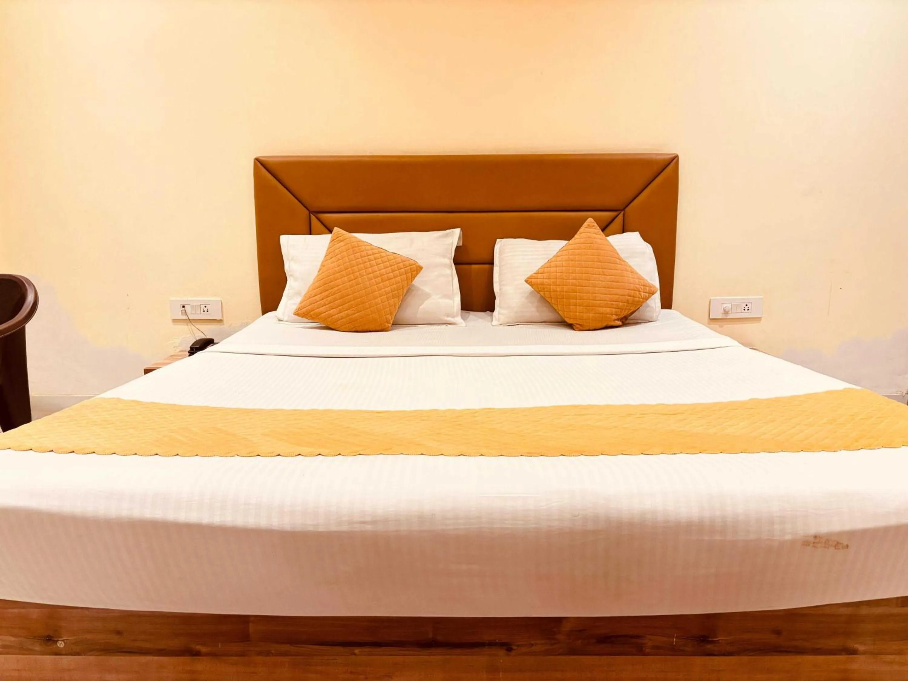 Bedroom, Bed in Hotel O Brent wood