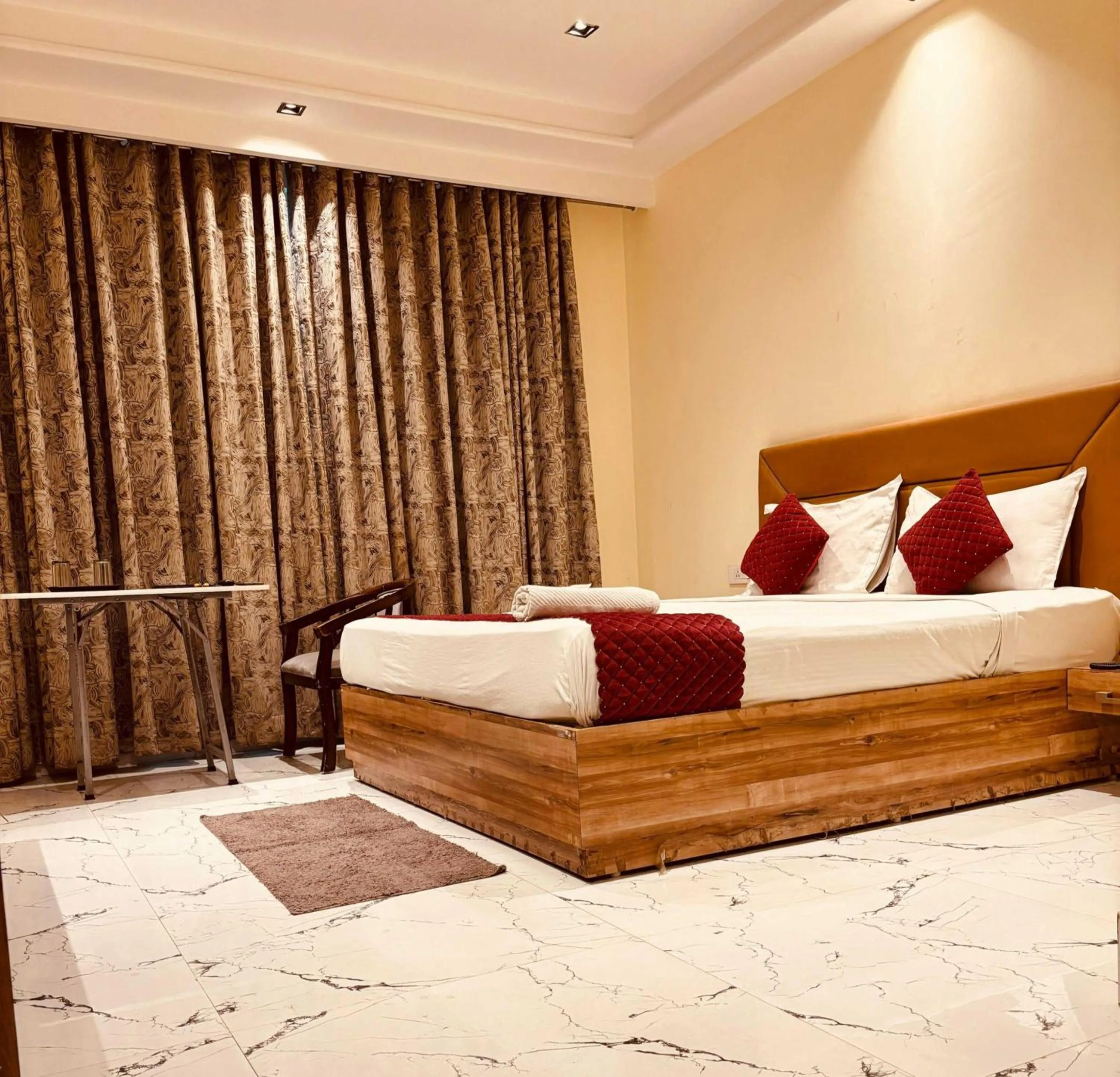 Bedroom, Bed in Hotel O Brent wood