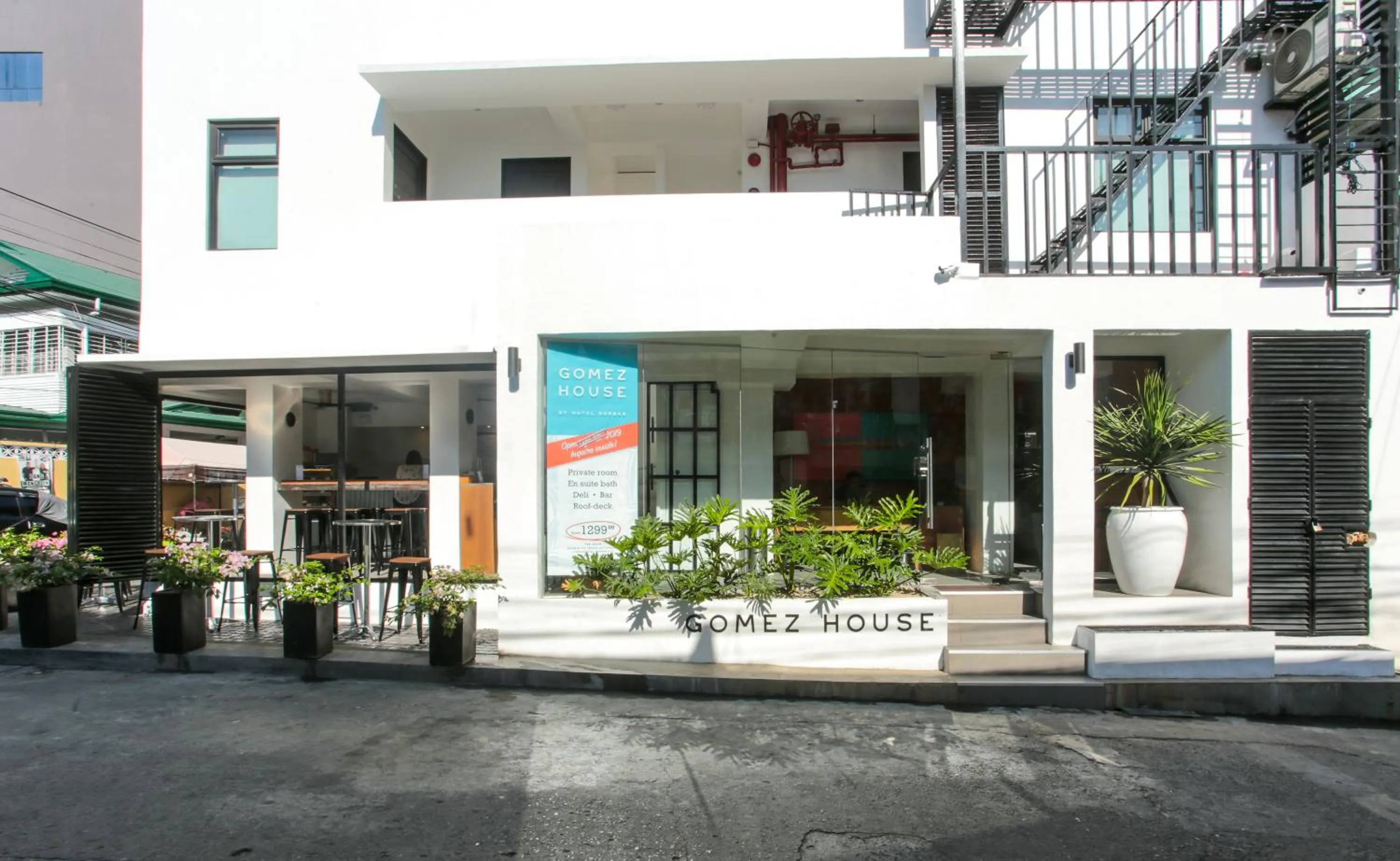 Property building in Gomez House