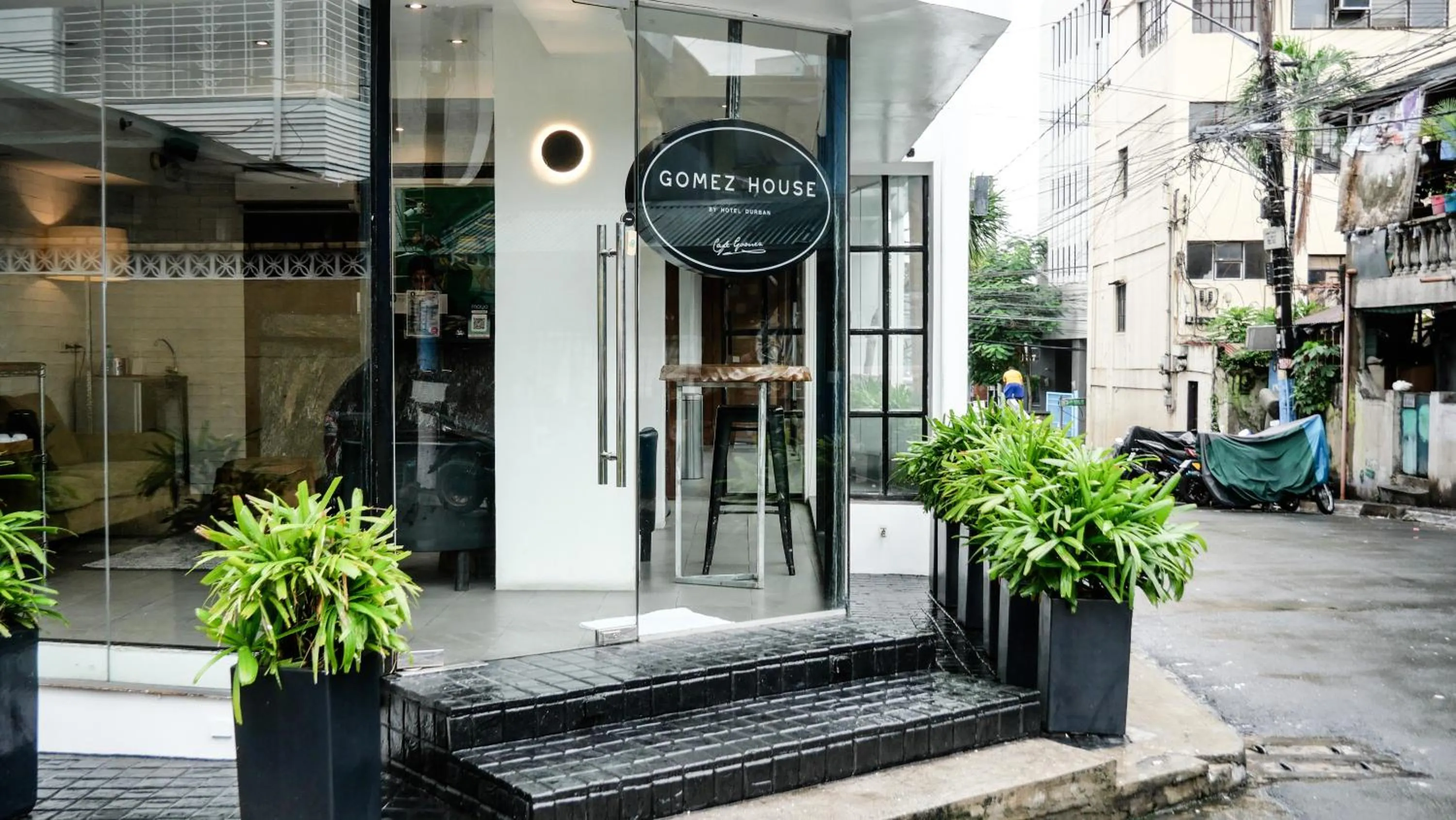 Property building in Gomez House