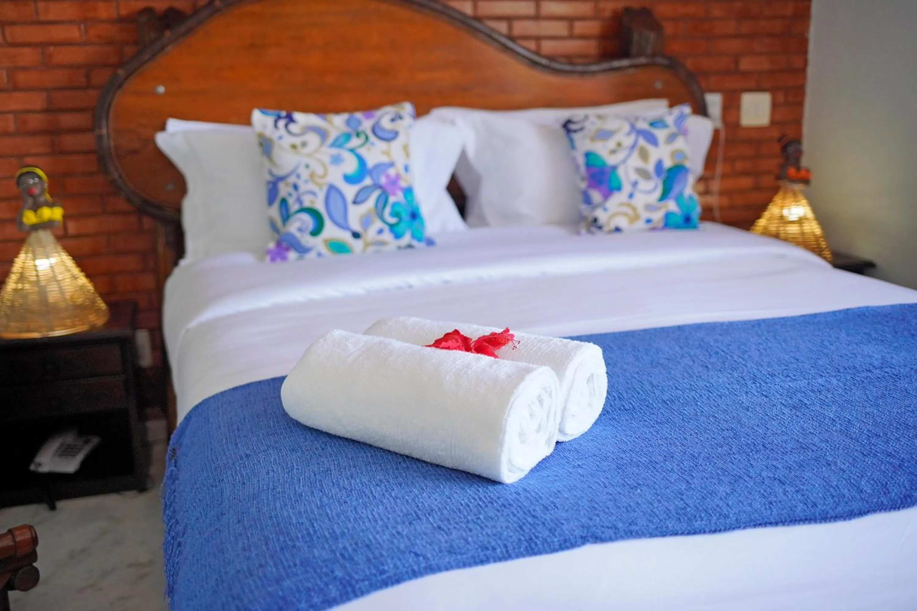 Bed in Cliffside Luxury Inn