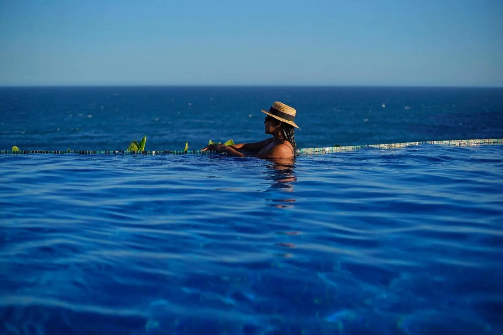 Swimming pool in Cliffside Luxury Inn