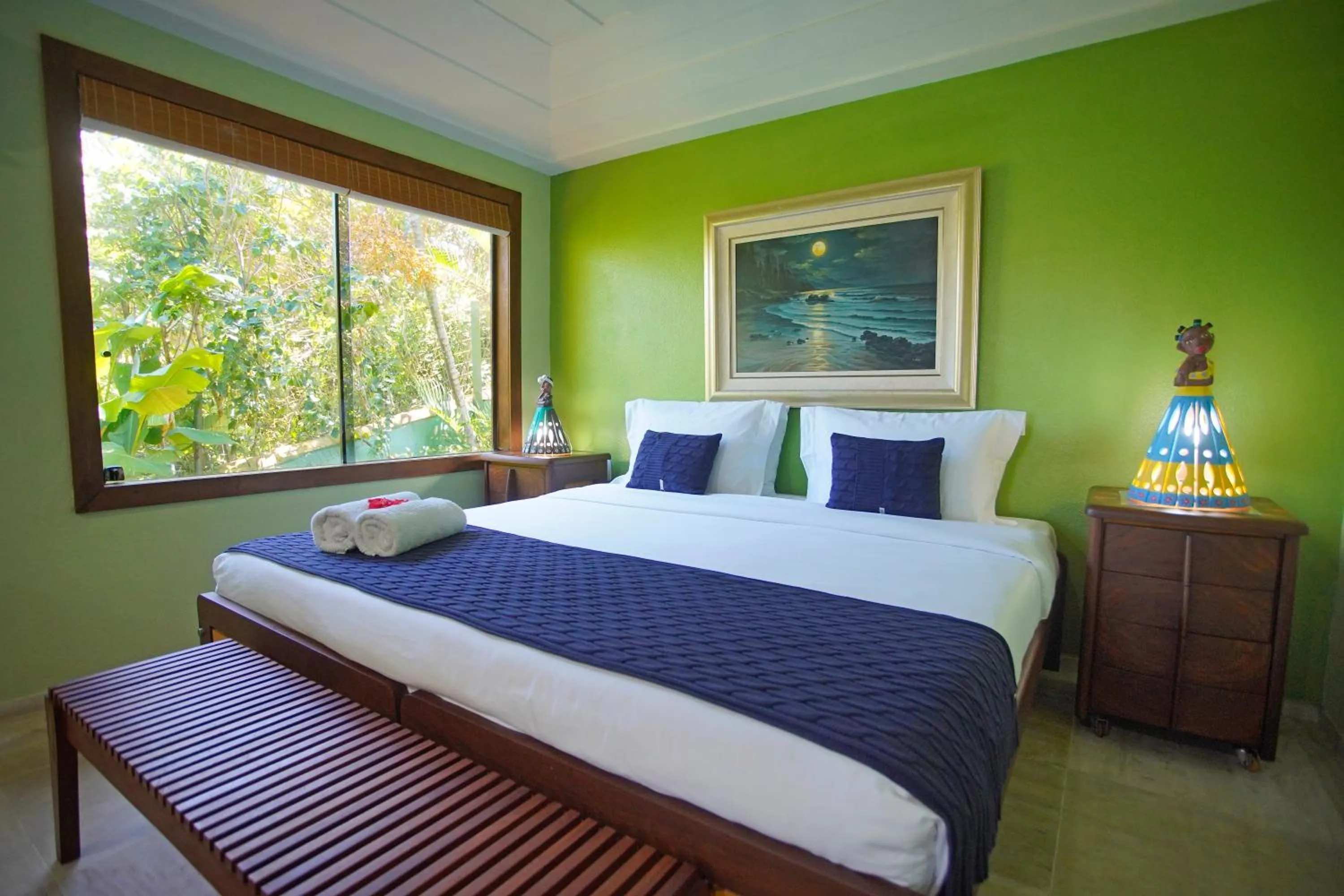 Bed in Cliffside Luxury Inn