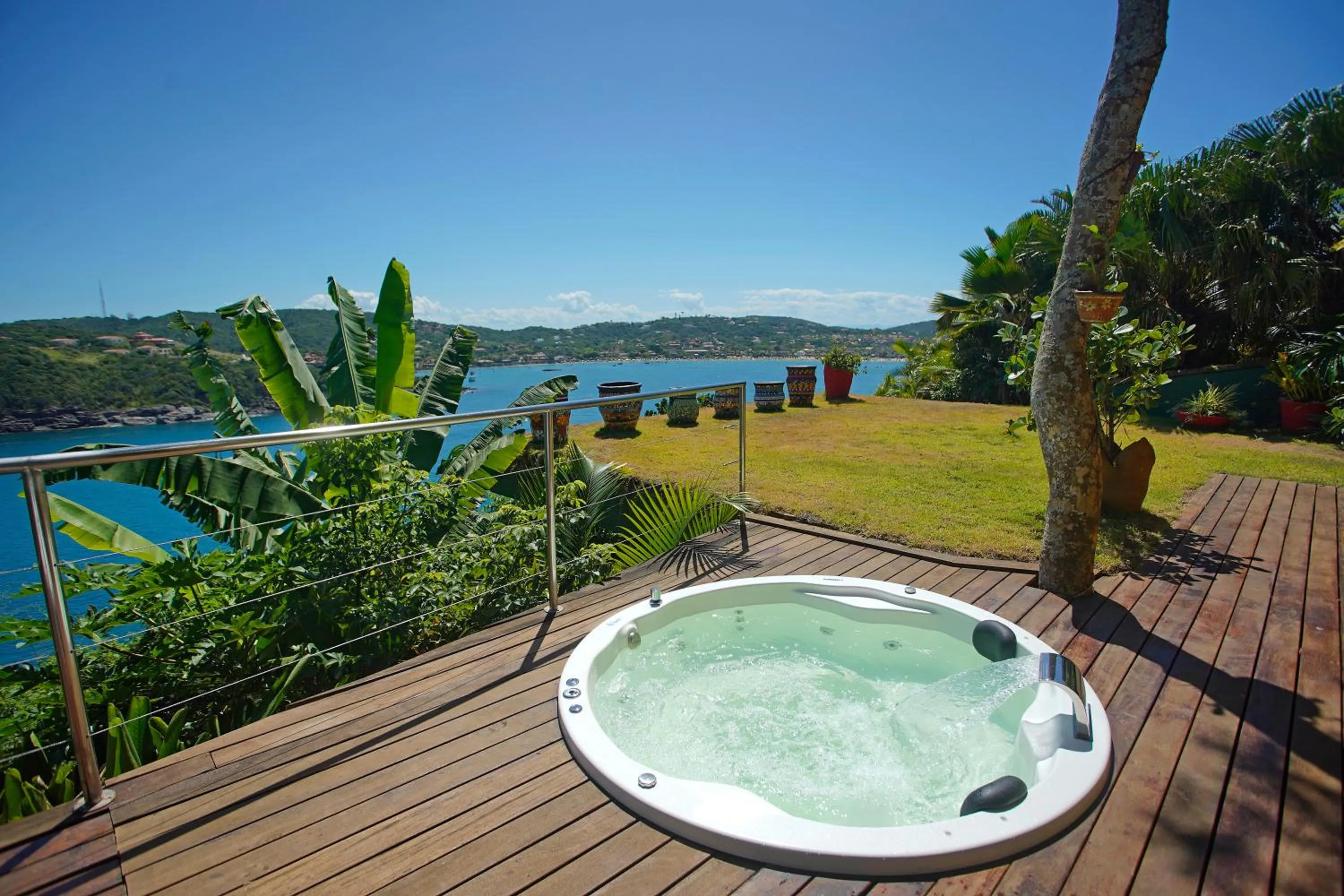 Hot Tub in Cliffside Luxury Inn