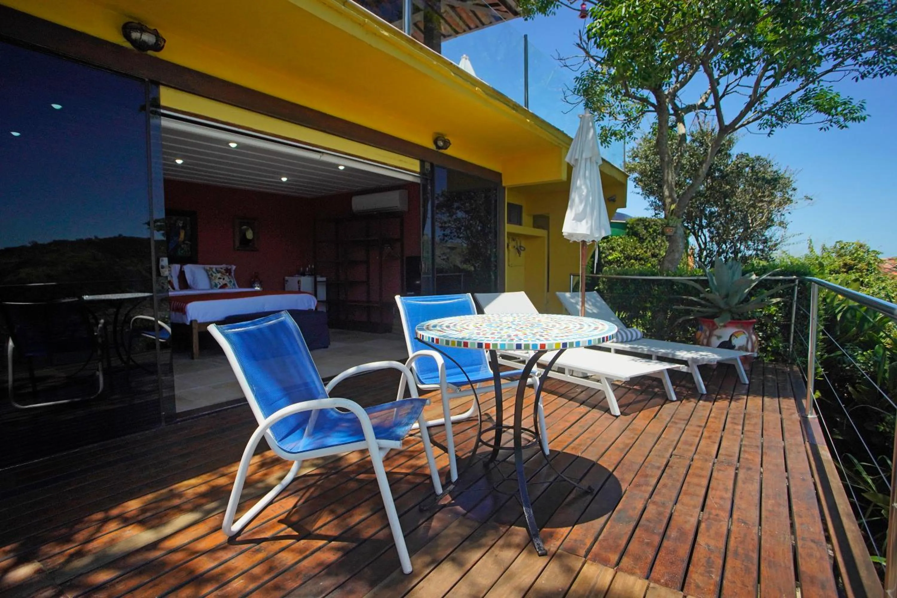 Dining area in Cliffside Luxury Inn