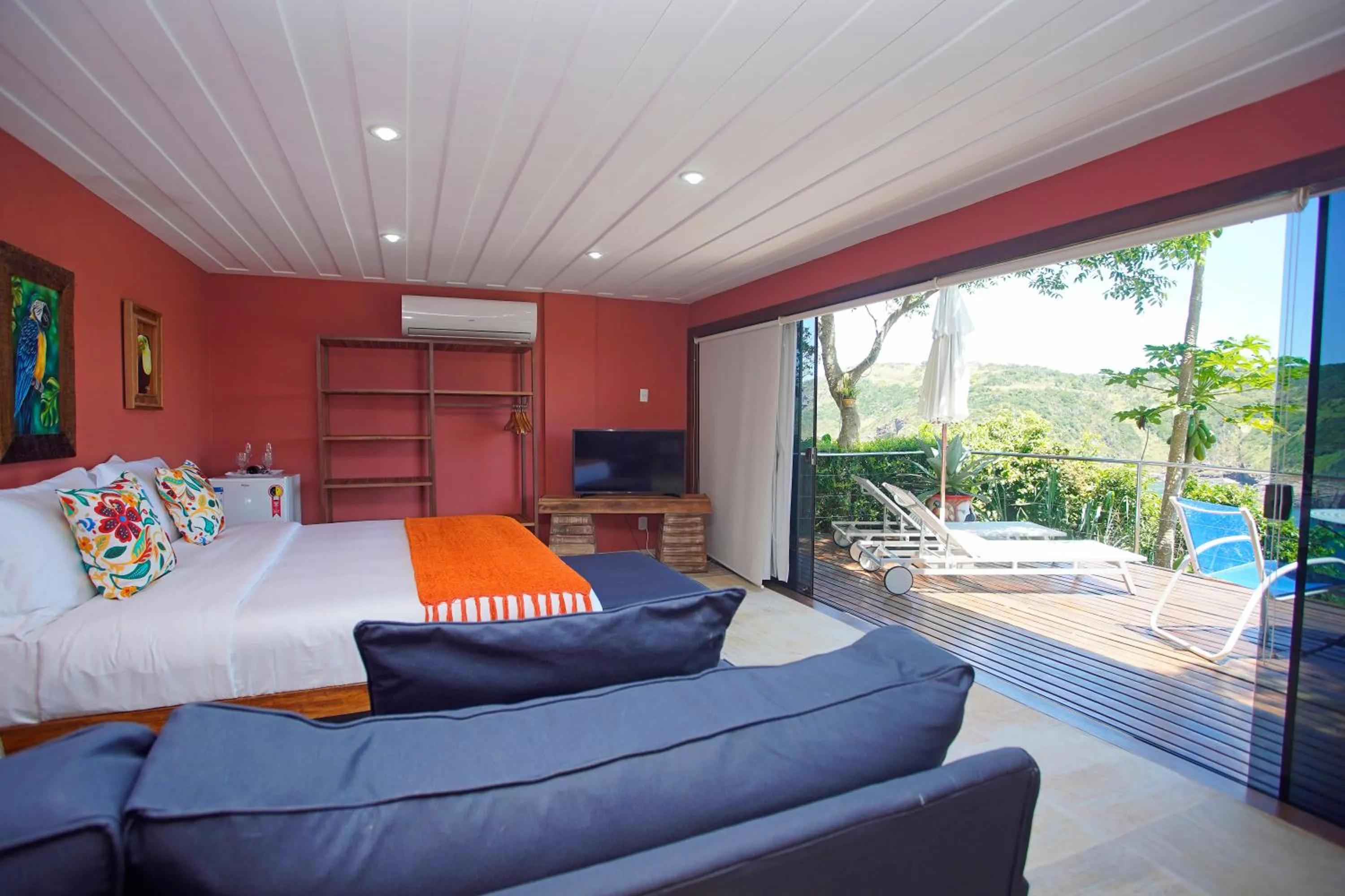 Photo of the whole room in Cliffside Luxury Inn