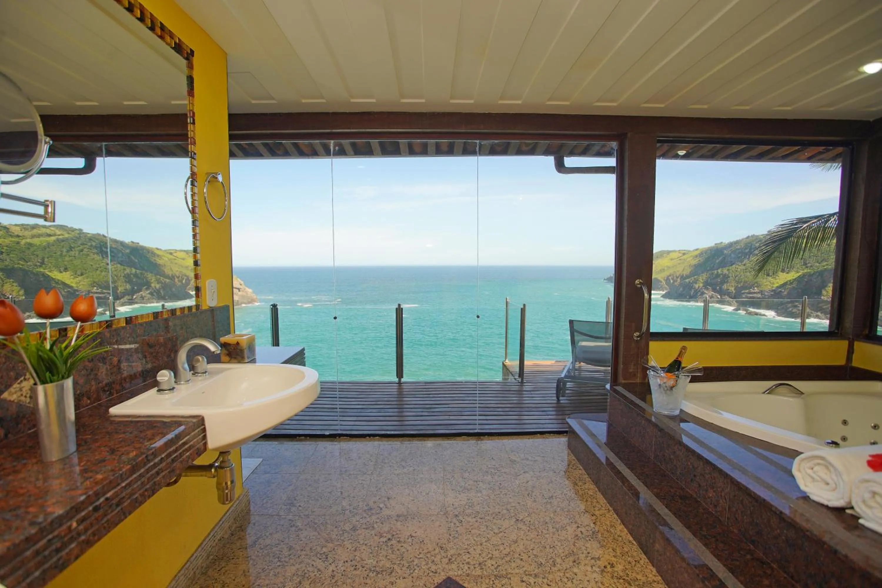 Bathroom in Cliffside Luxury Inn