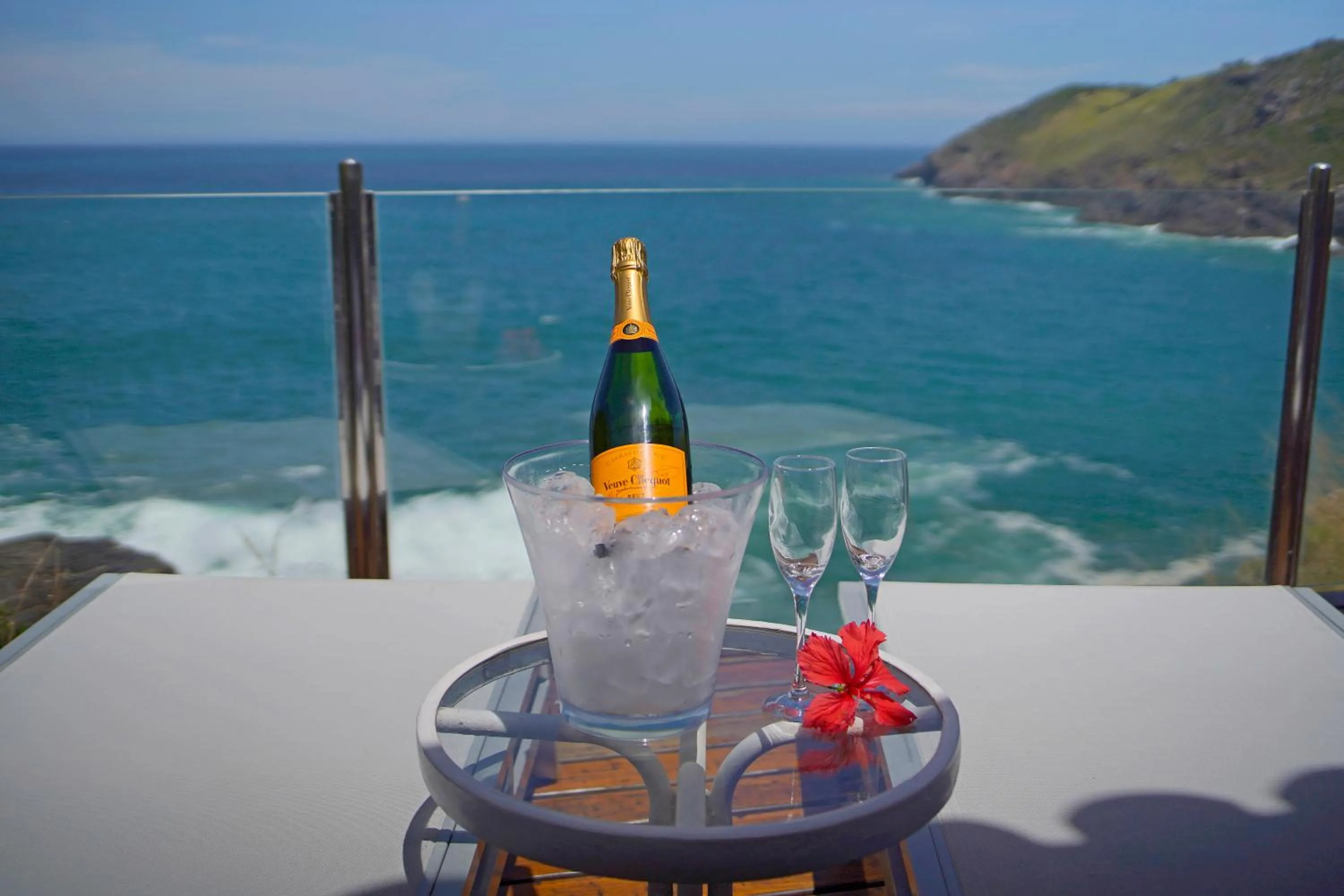 Dining area in Cliffside Luxury Inn