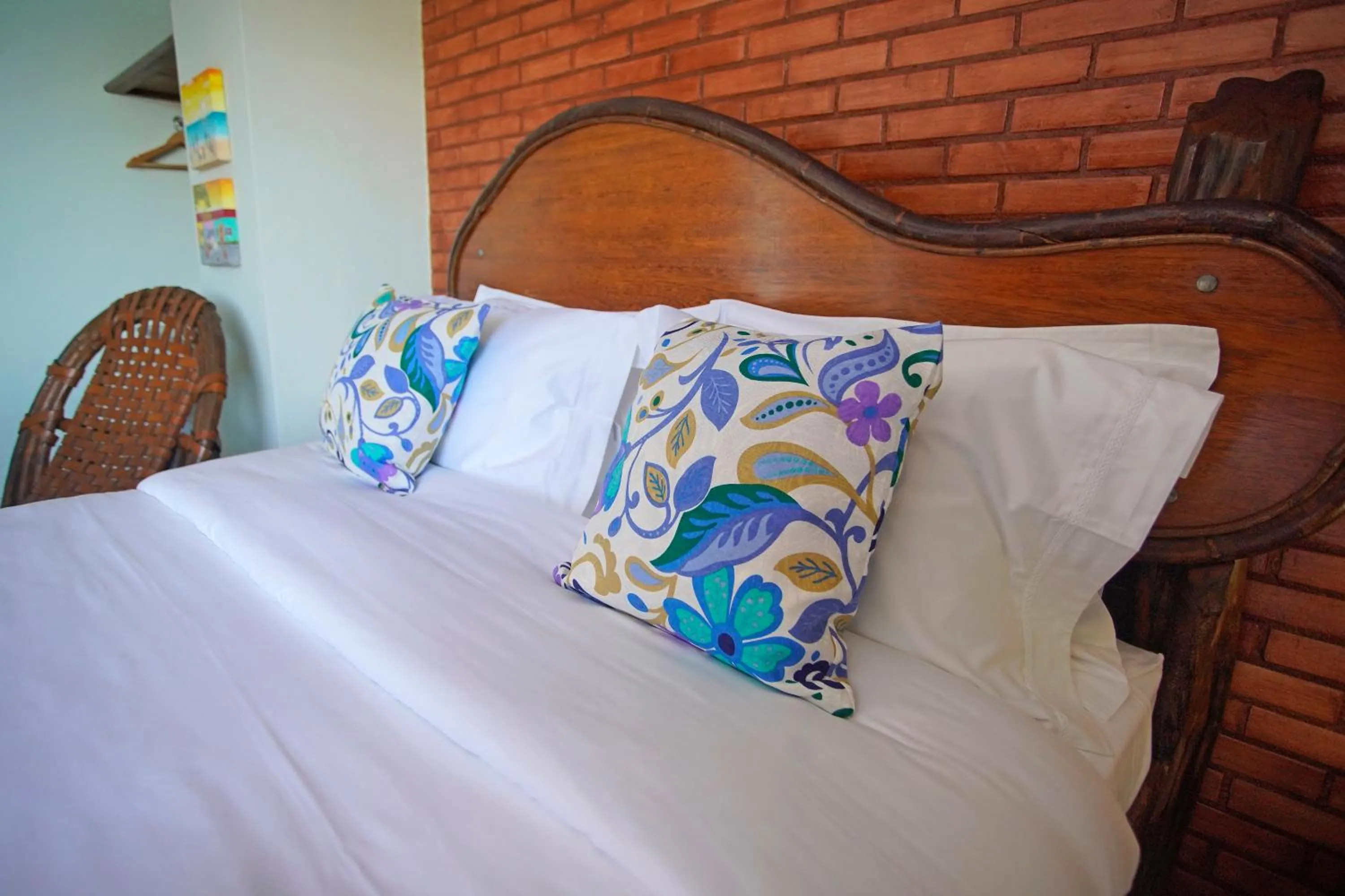 Bed in Cliffside Luxury Inn