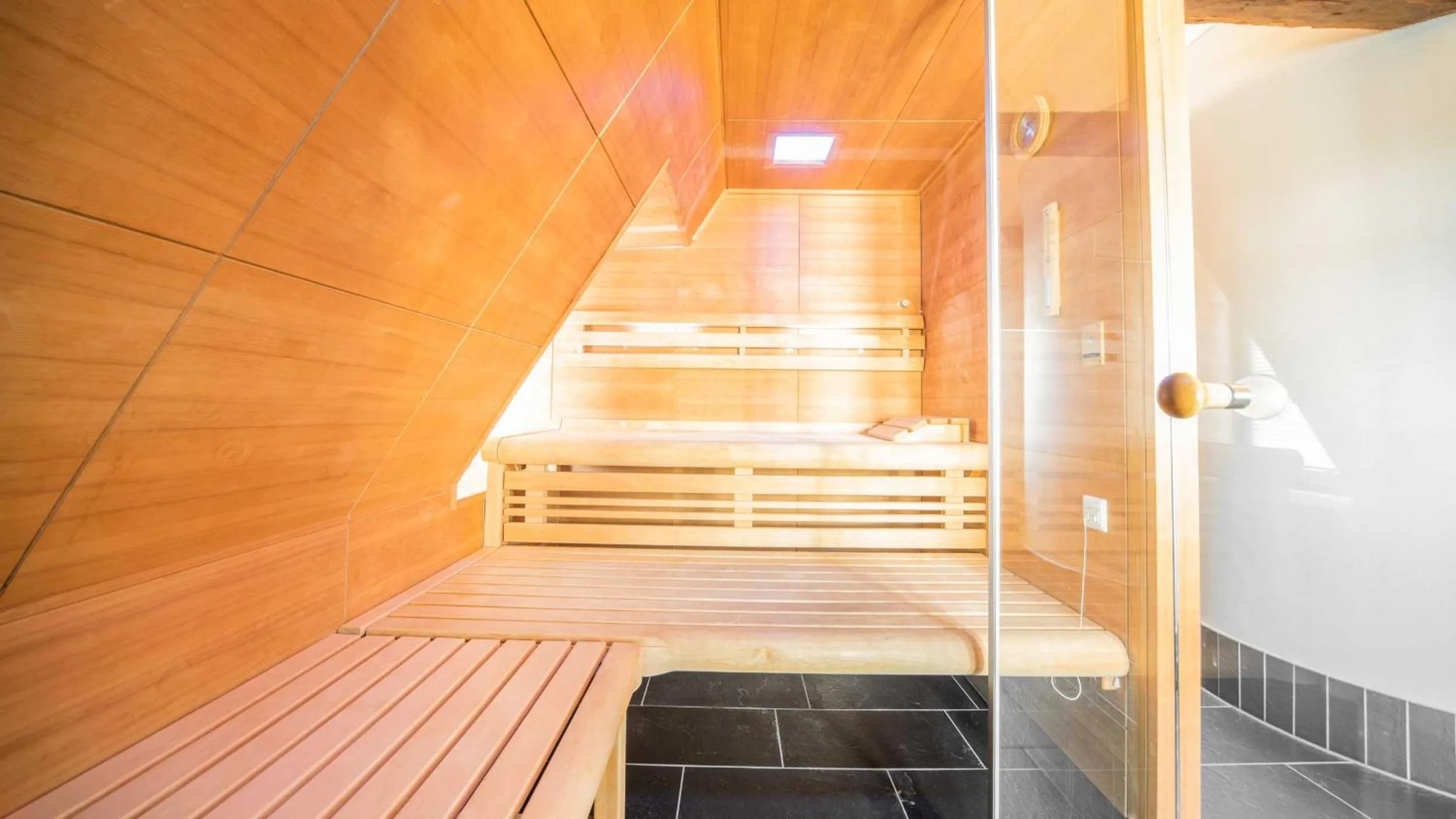 Bed in Romantik Hotel Walhalla