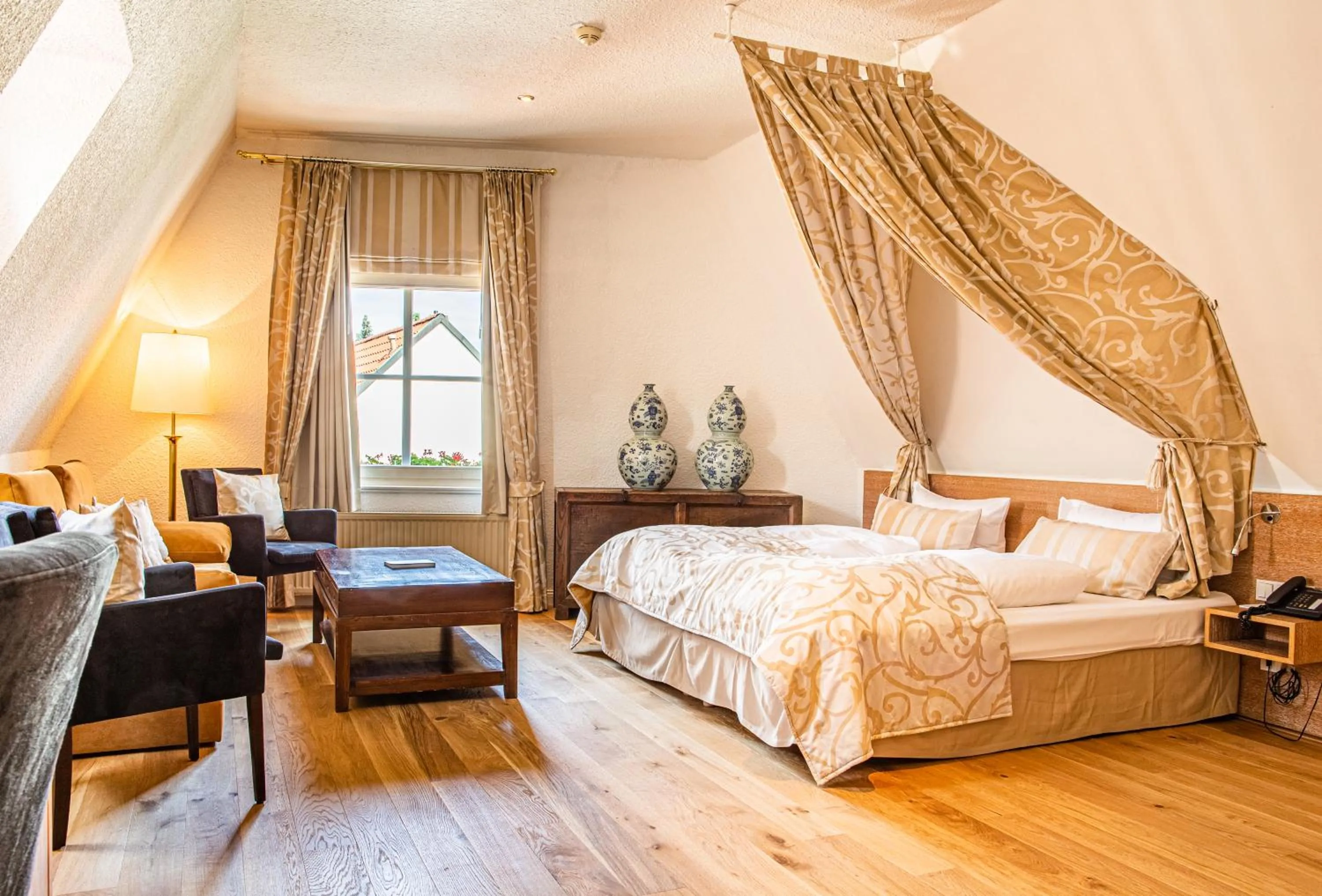 Bed in Romantik Hotel Walhalla