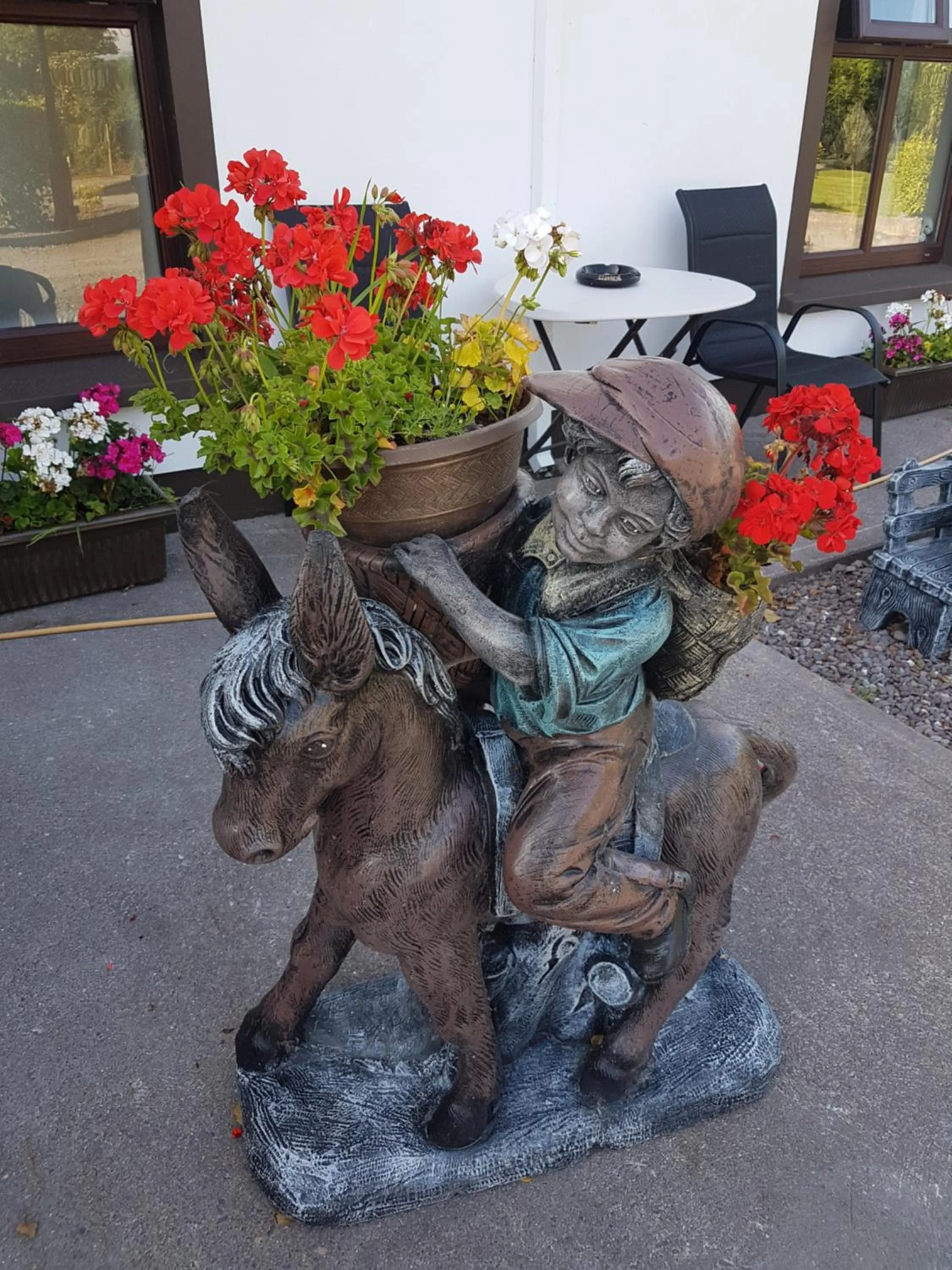 Decorative detail in Murray's Mountain View