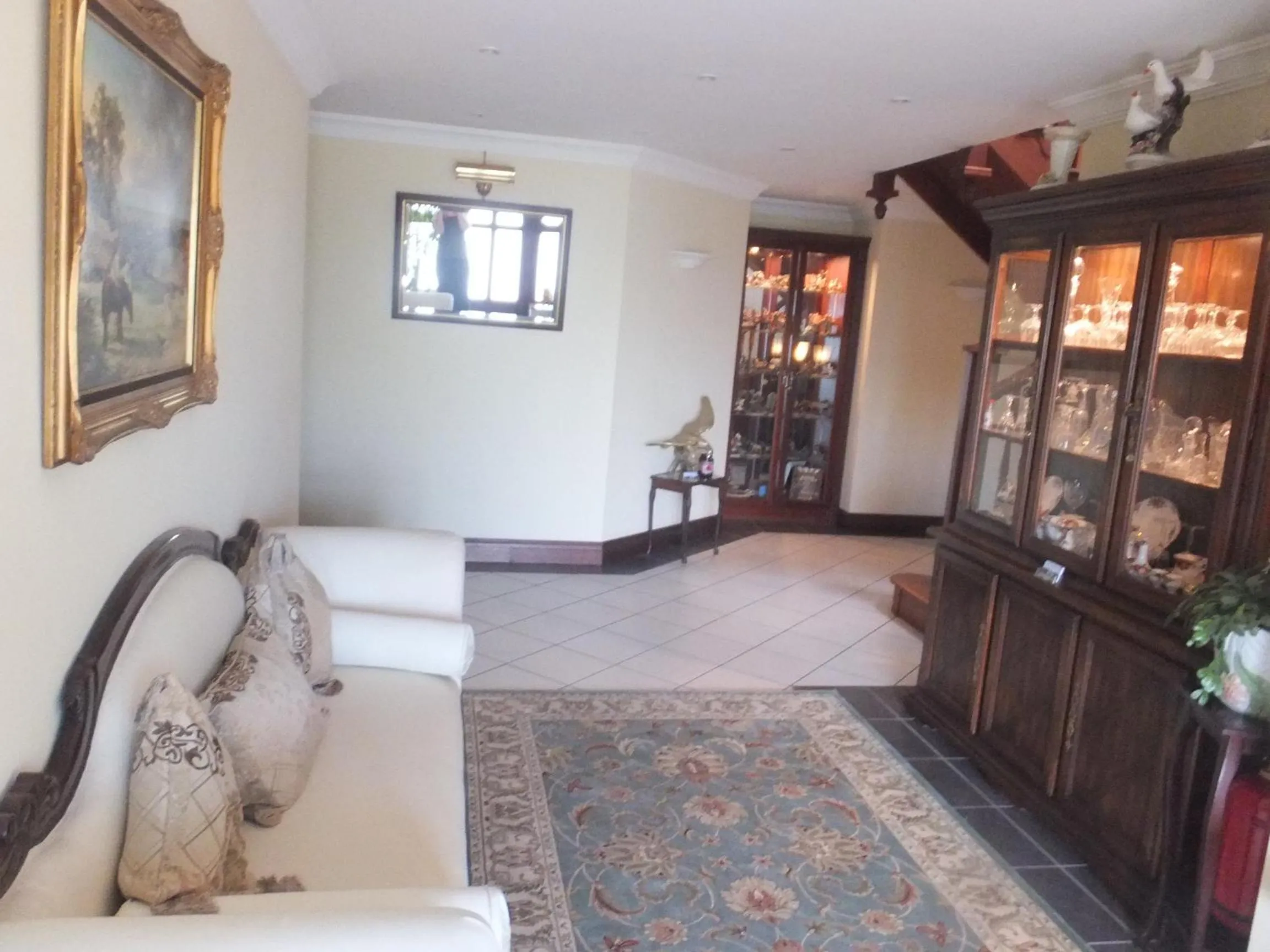 Seating area in Murray's Mountain View