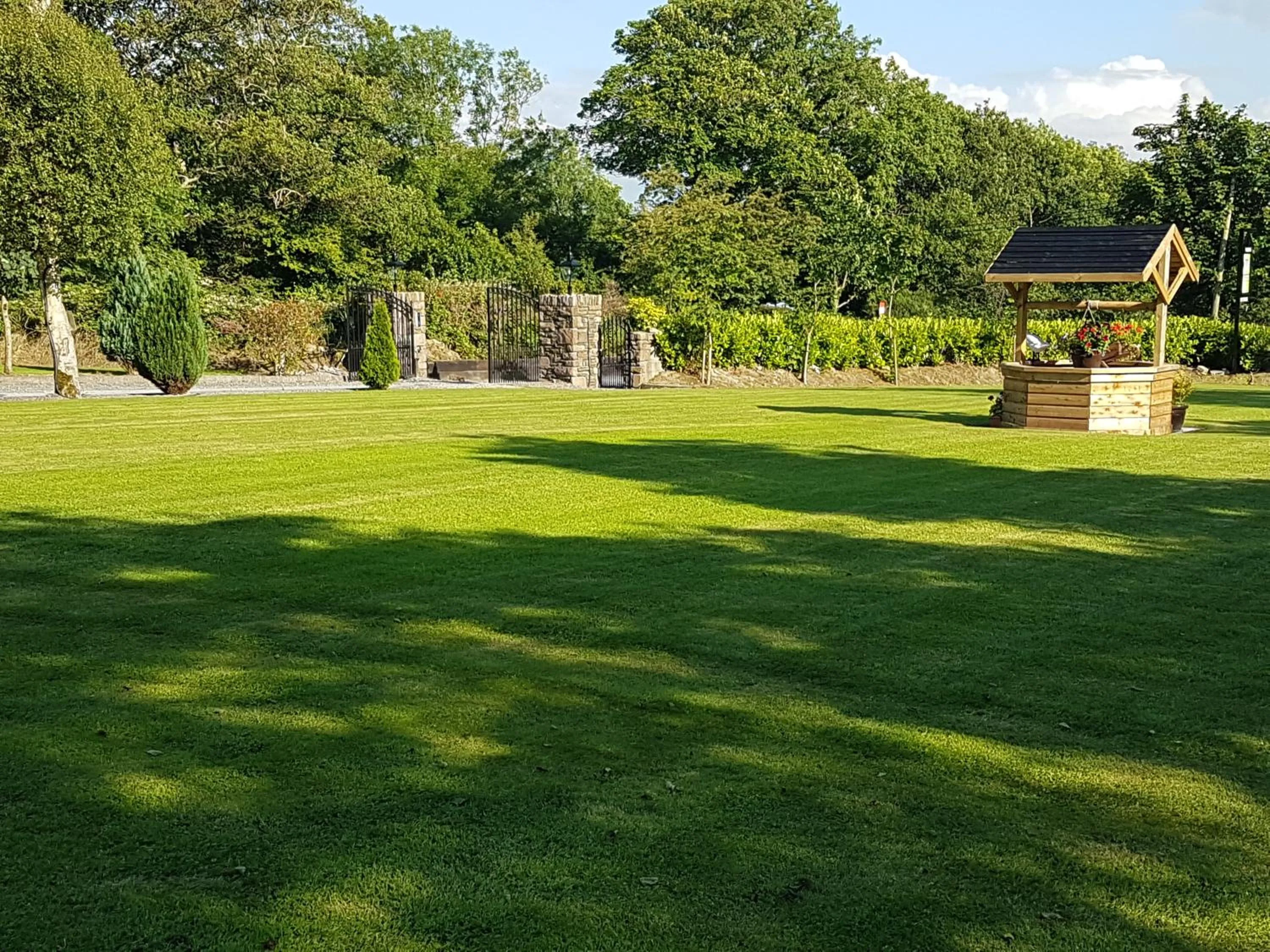 Garden view in Murray's Mountain View