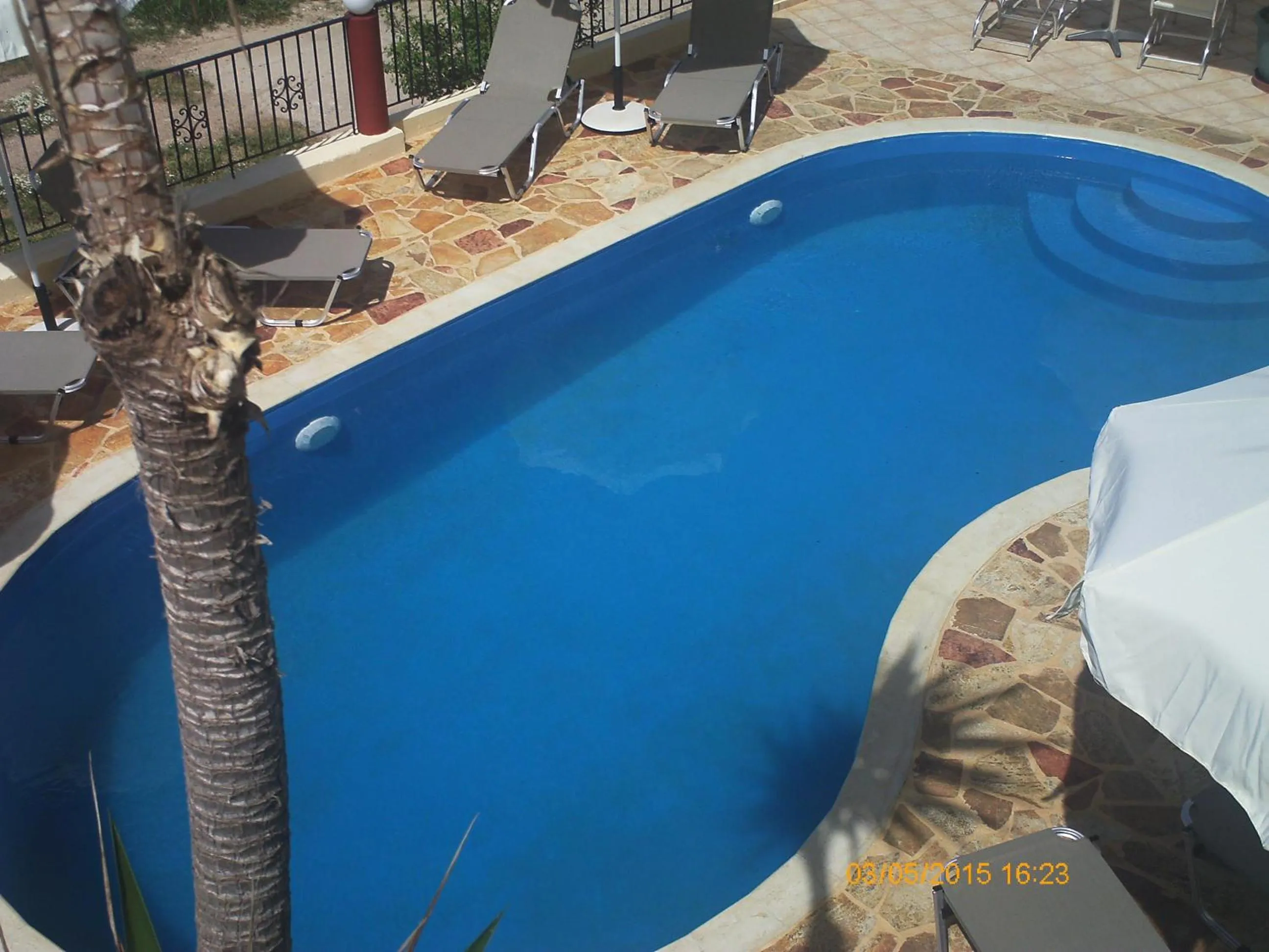 Swimming pool in Irinoula Dreams