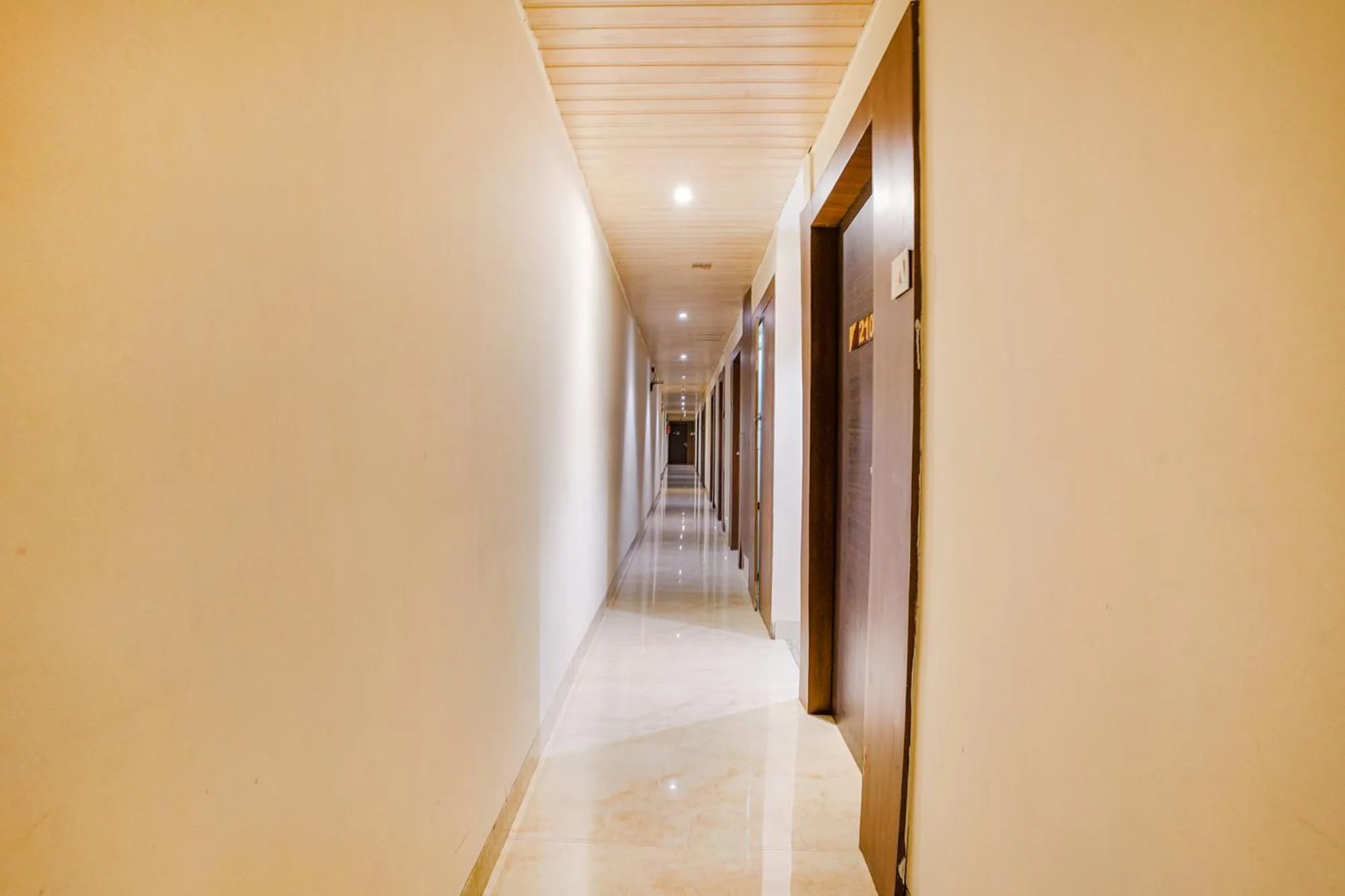 Lobby or reception in FabExpress Embassy Suites - Nr BKC