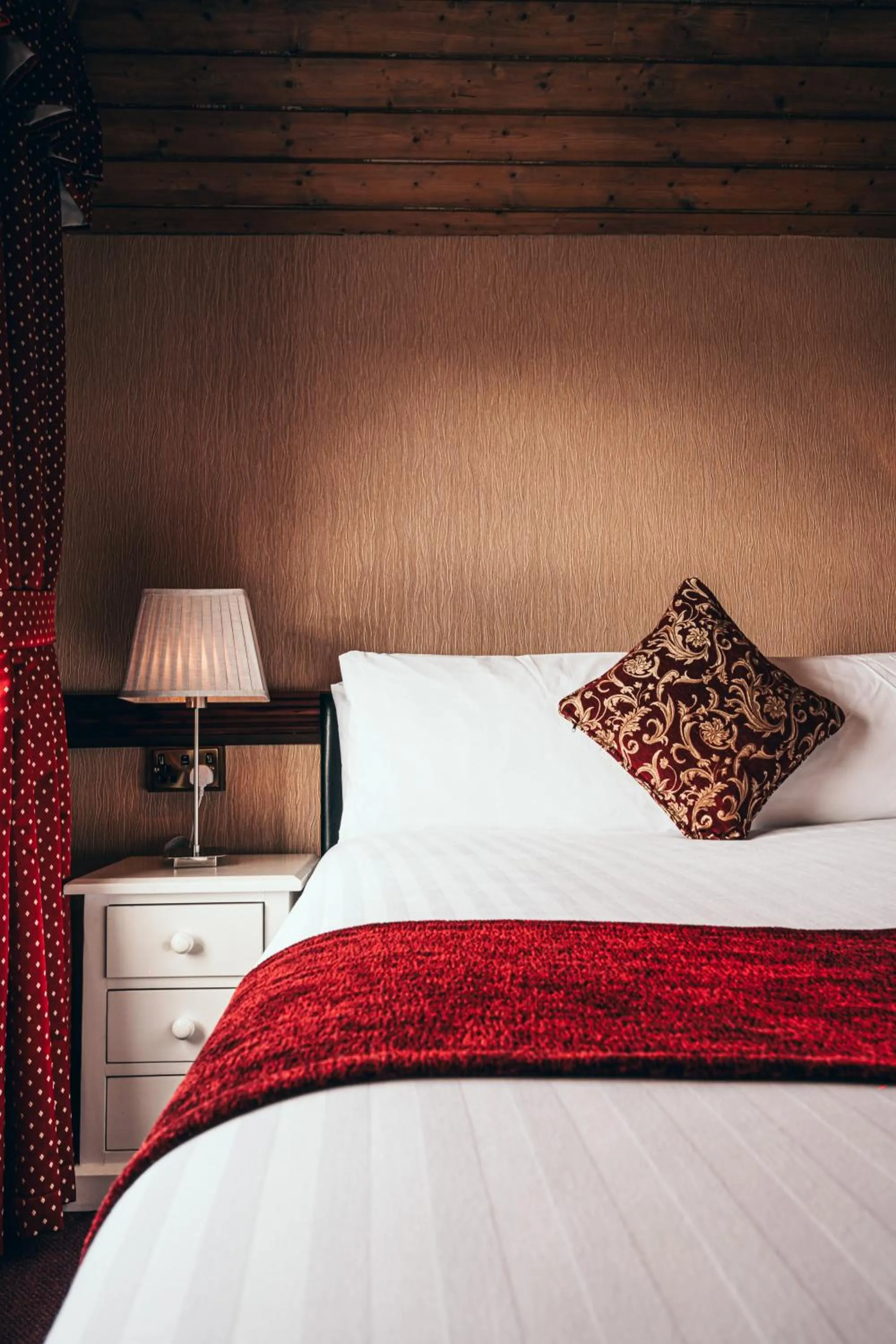 Bed in Russell Court Hotel