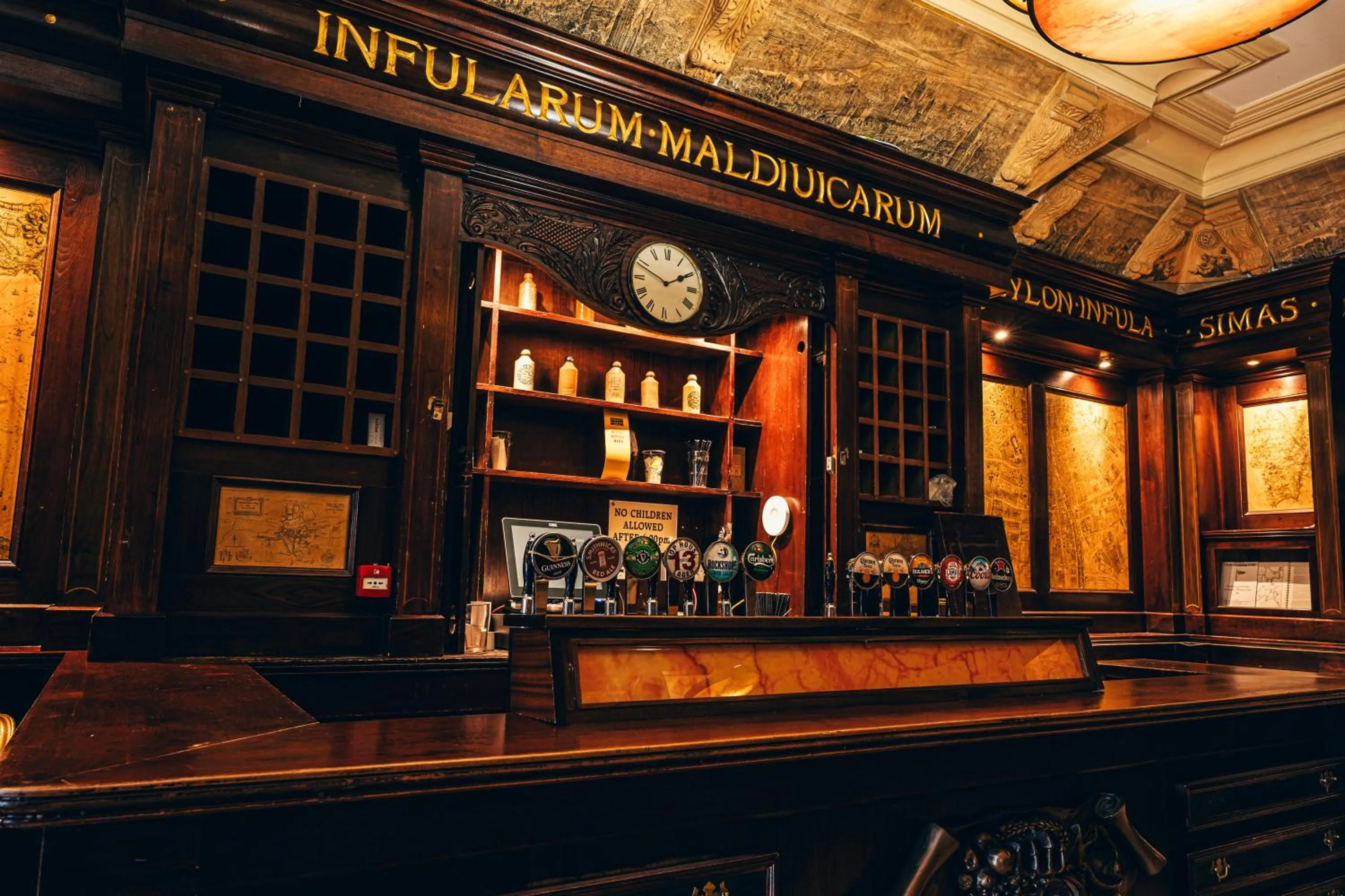 Lounge or bar in Russell Court Hotel