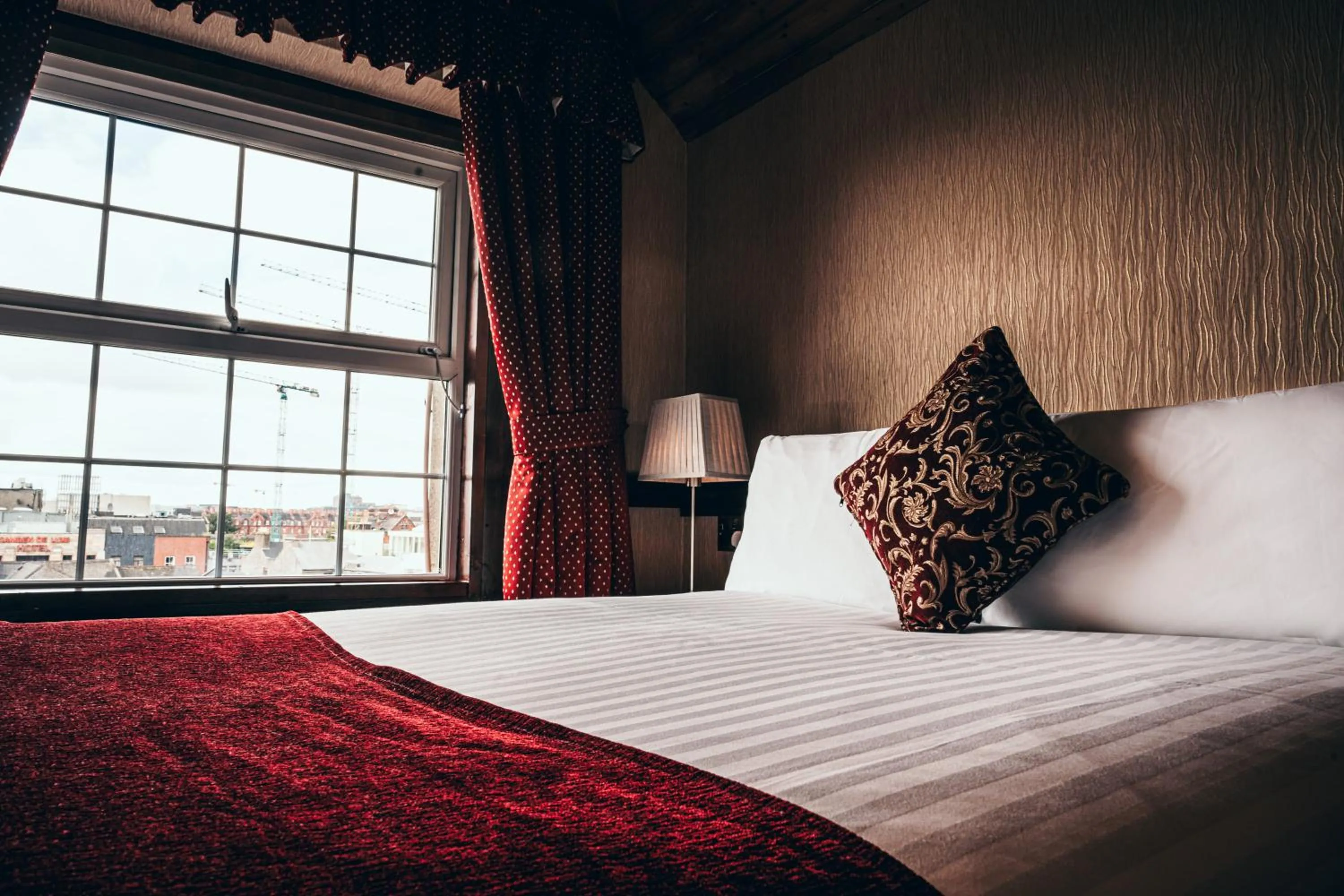 Bed in Russell Court Hotel