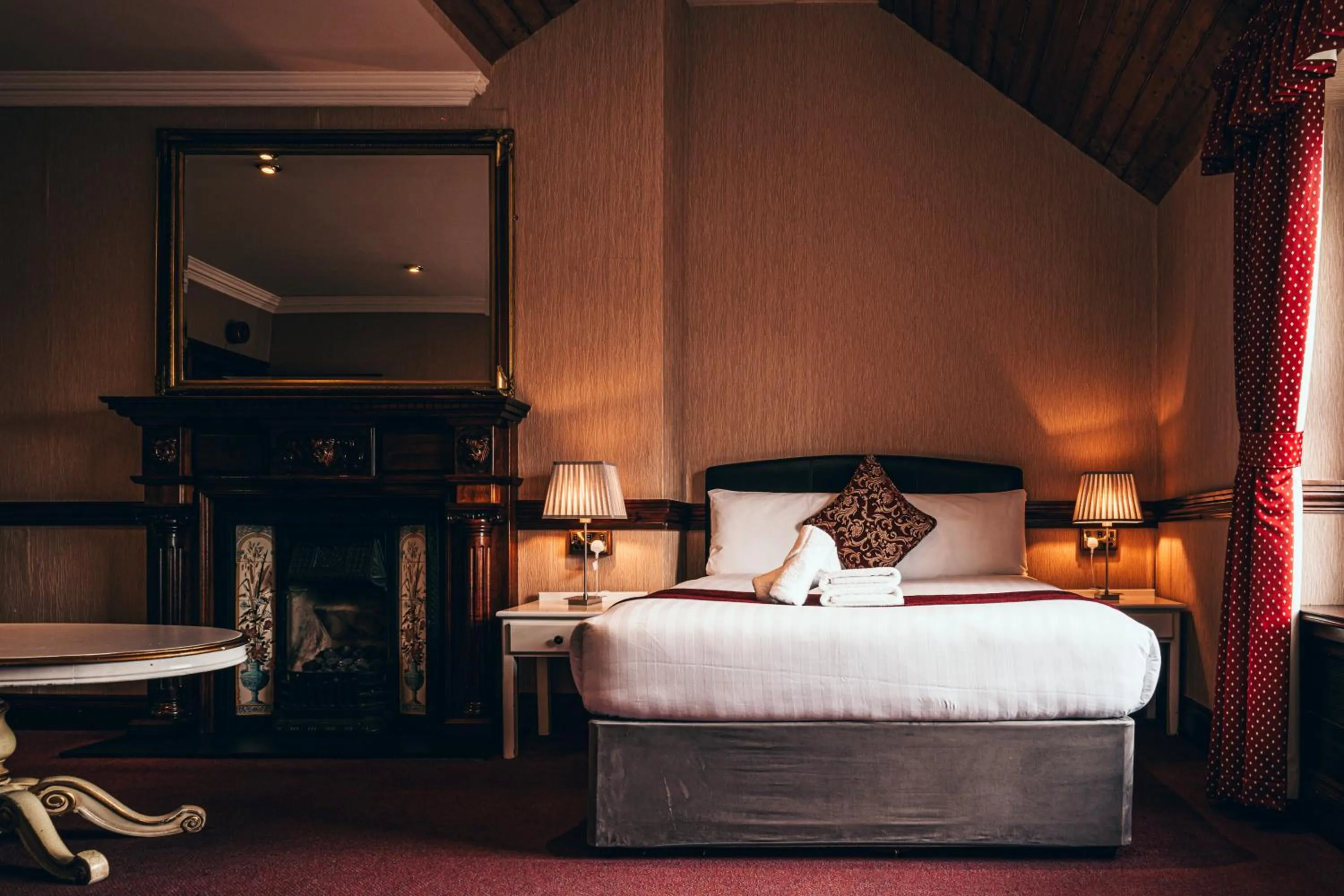 Deluxe Family Room in Russell Court Hotel