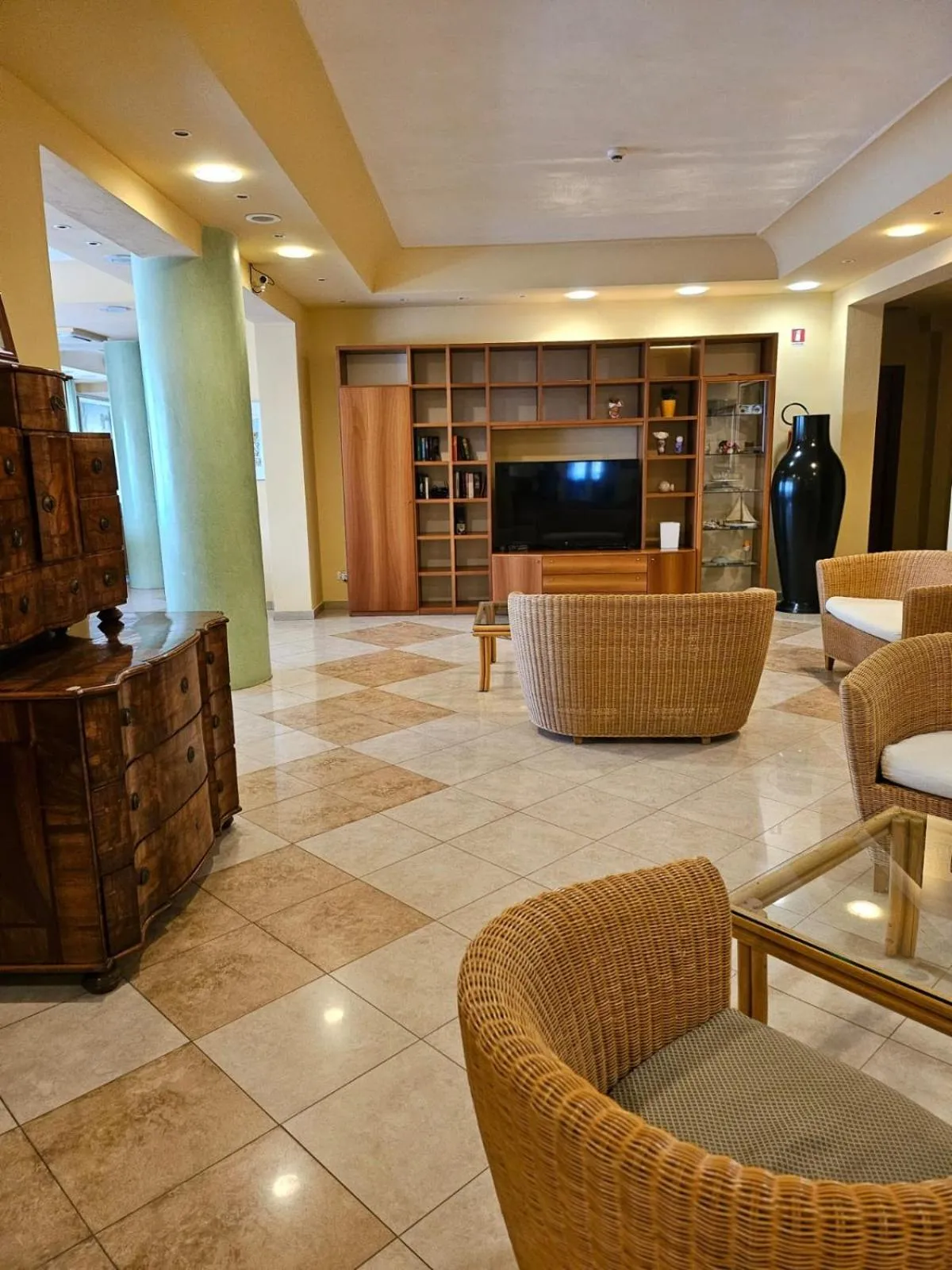 Communal lounge/ TV room in Hotel Stella Marina