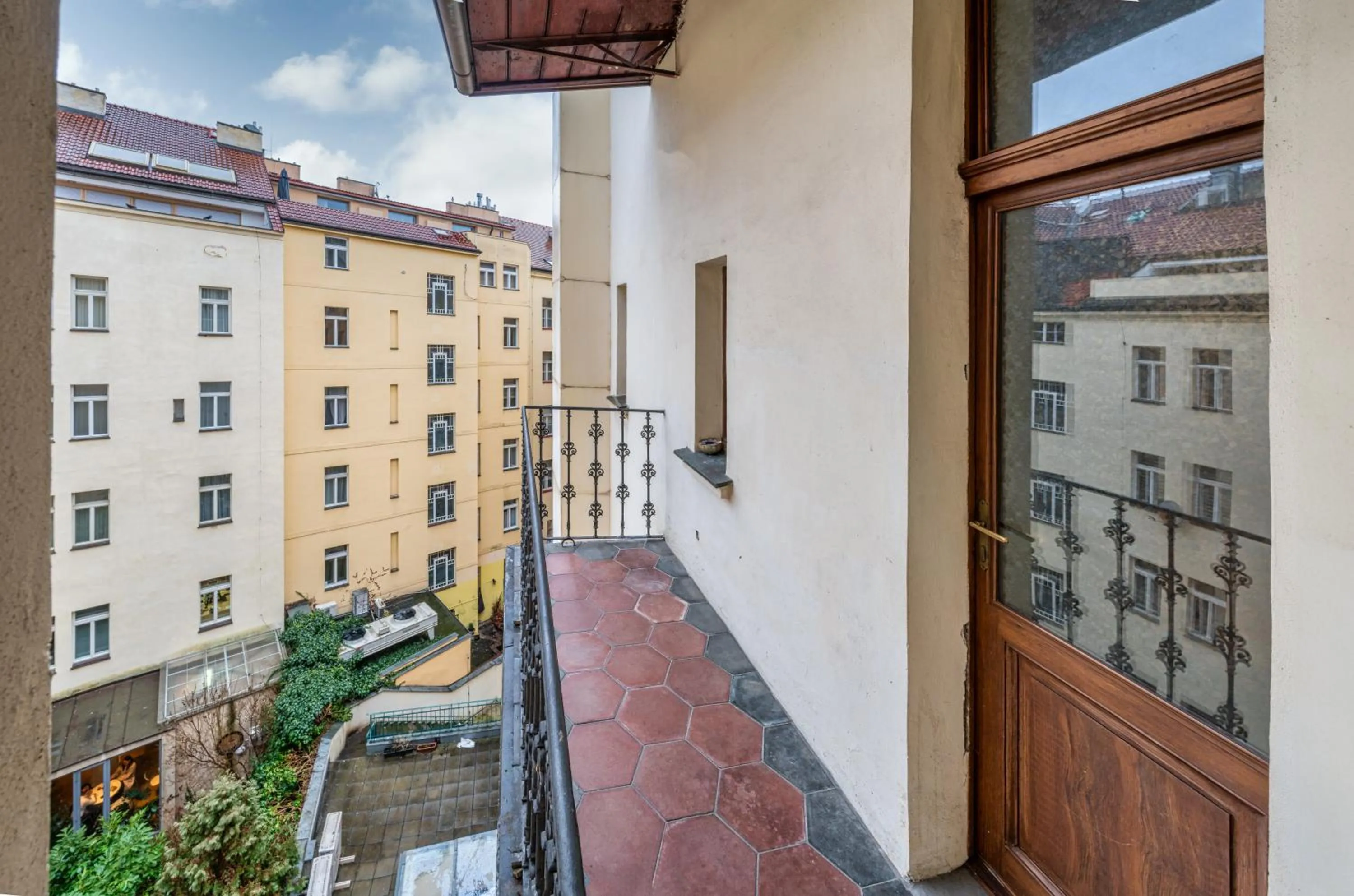 Balcony/Terrace in Art House Apartments by Adrez