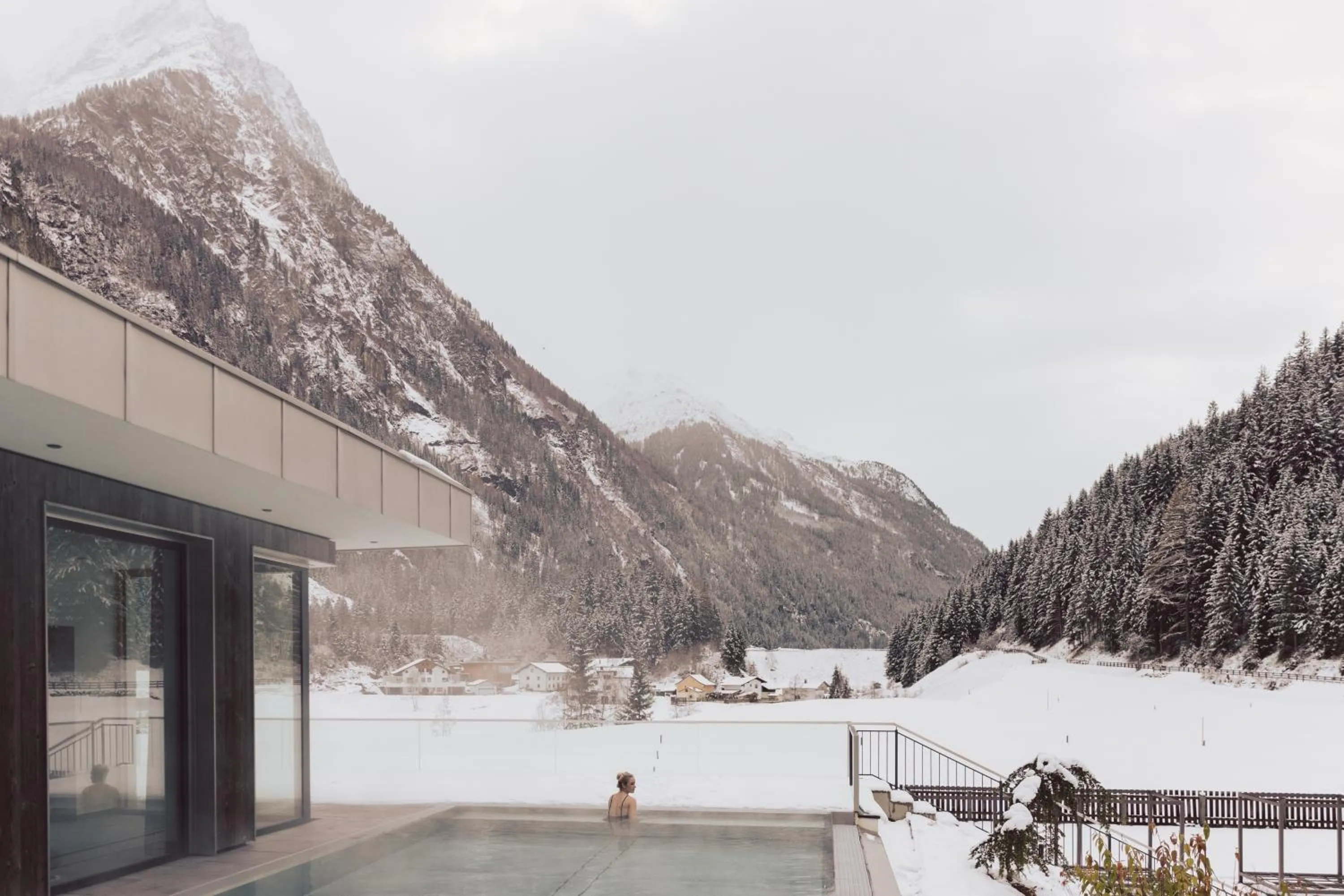 Swimming pool in Hotel Weisseespitze