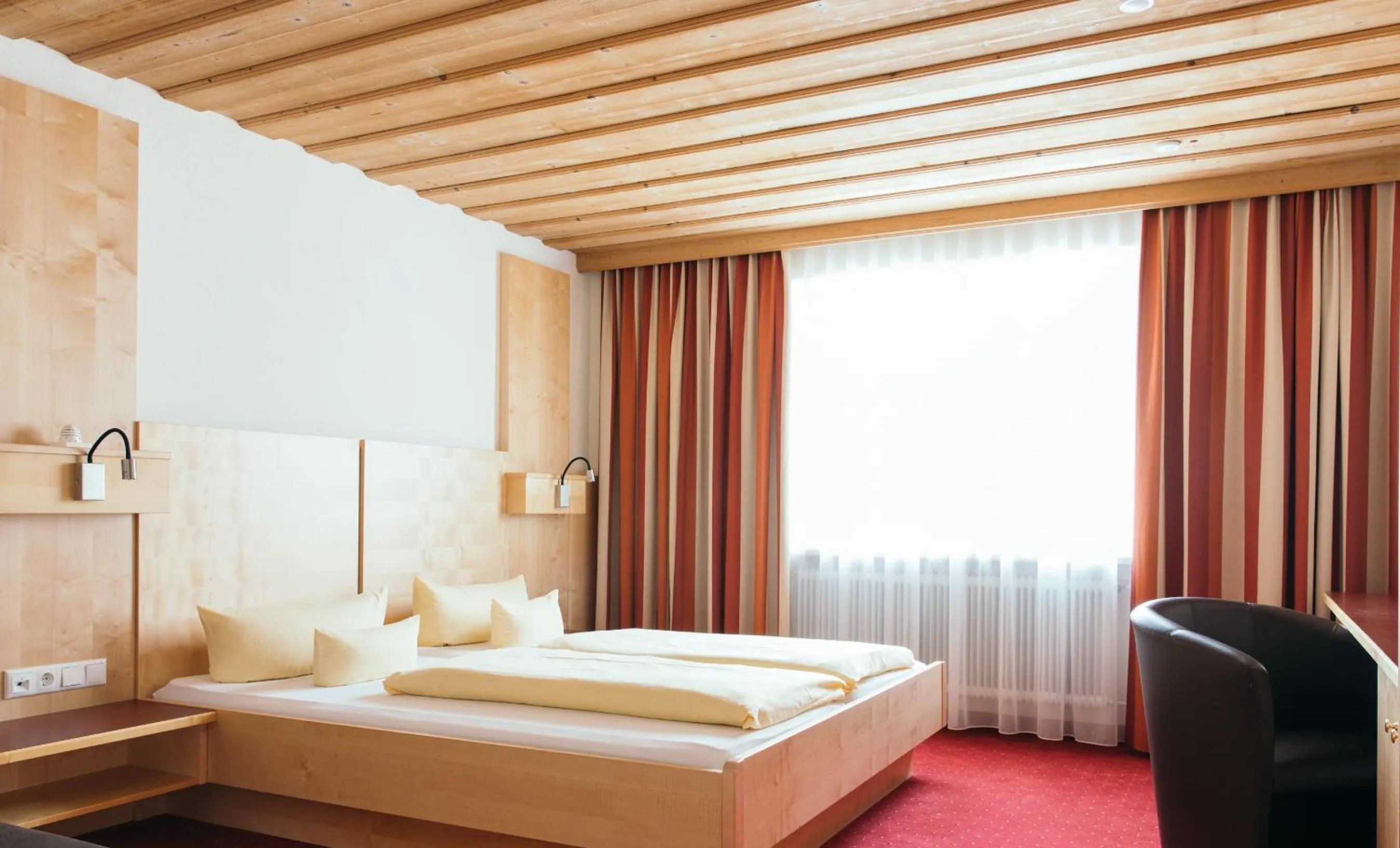 Bedroom, Bed in Hotel Weisseespitze